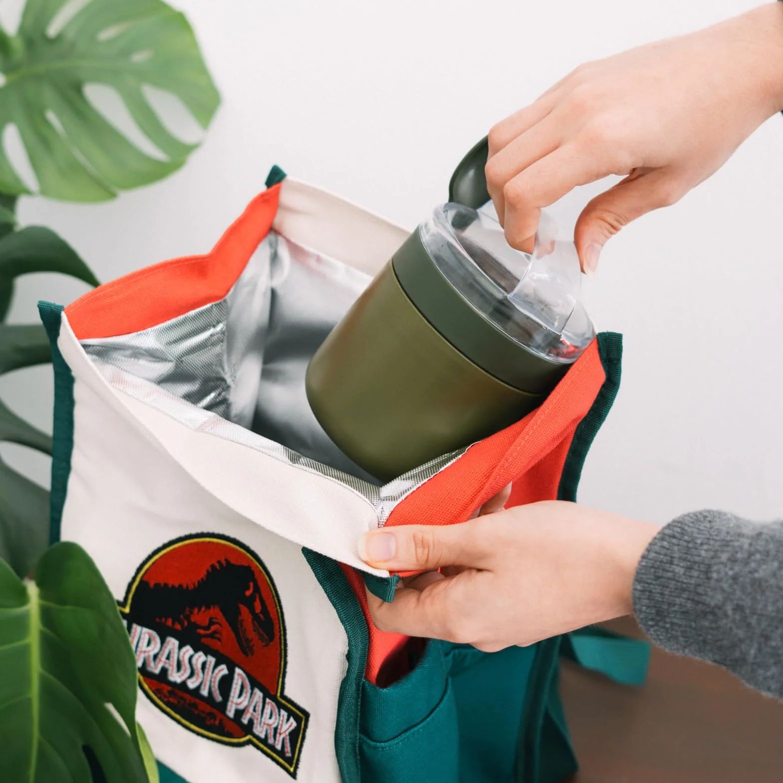 Grupo Erik Insulated Lunch Bag Jurassic Park Merchandise | 8.7 x 13 x 6.3 in - 22 x 33 x 16 cm Cool Bag Lunch Box Adults, Kids Lunch Box, School Lunch Bag | Jurassic Park Gifts, Jurassic World Rebirth
