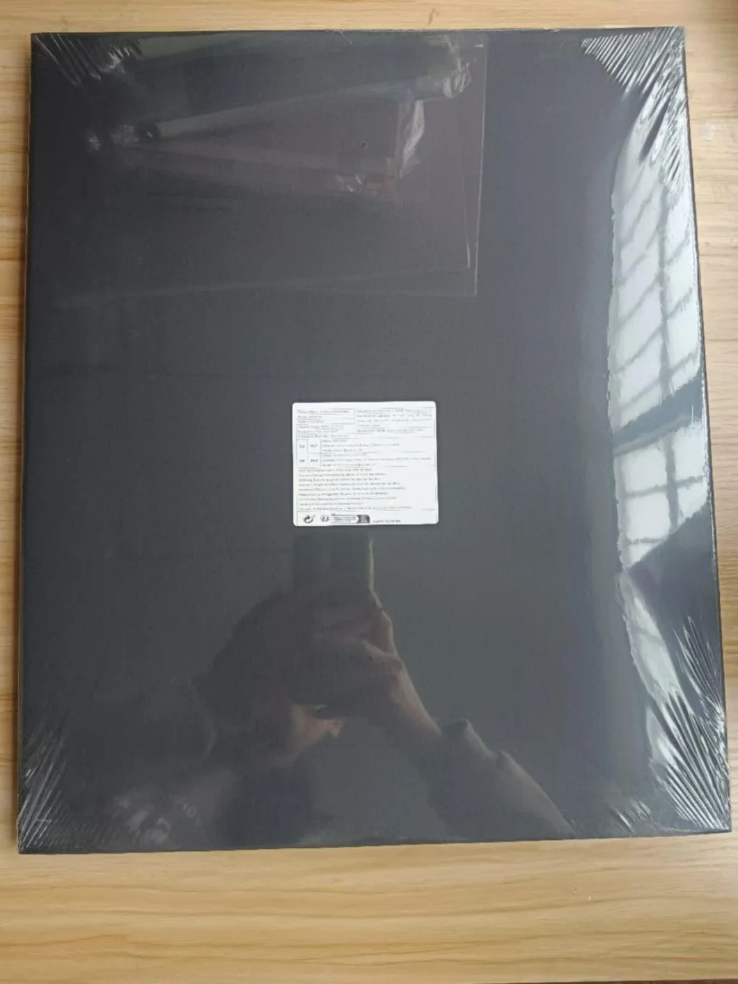 HAUTOCO 4 czarne potrójnie składane tablice plakatowe, 66,6 x 40 cm, średnia tektura falista, tablica prezentacyjna do prezentacji, projektów artystycznych, szkoły, biura