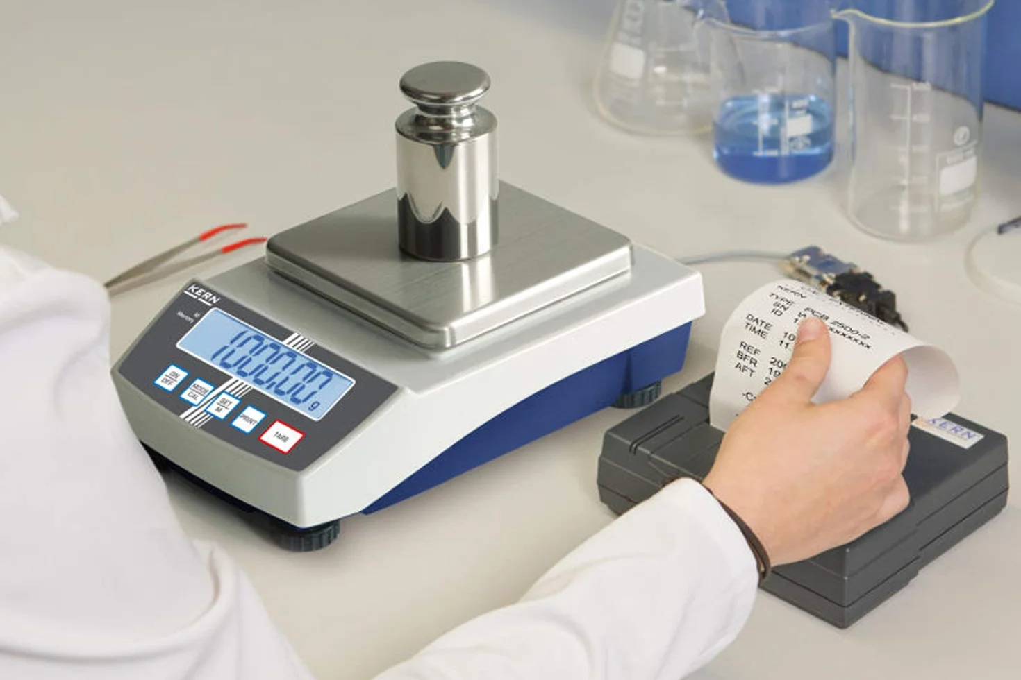 KERN Waga precyzyjna PCB 6000-1 (waga laboratoryjna, płyta obciążeniowa 150 x 170 mm, zakres ważenia maks. 6000 g, odczyt 0,1 g, powtarzalność 0,1 g, liniowość 0,3 g)