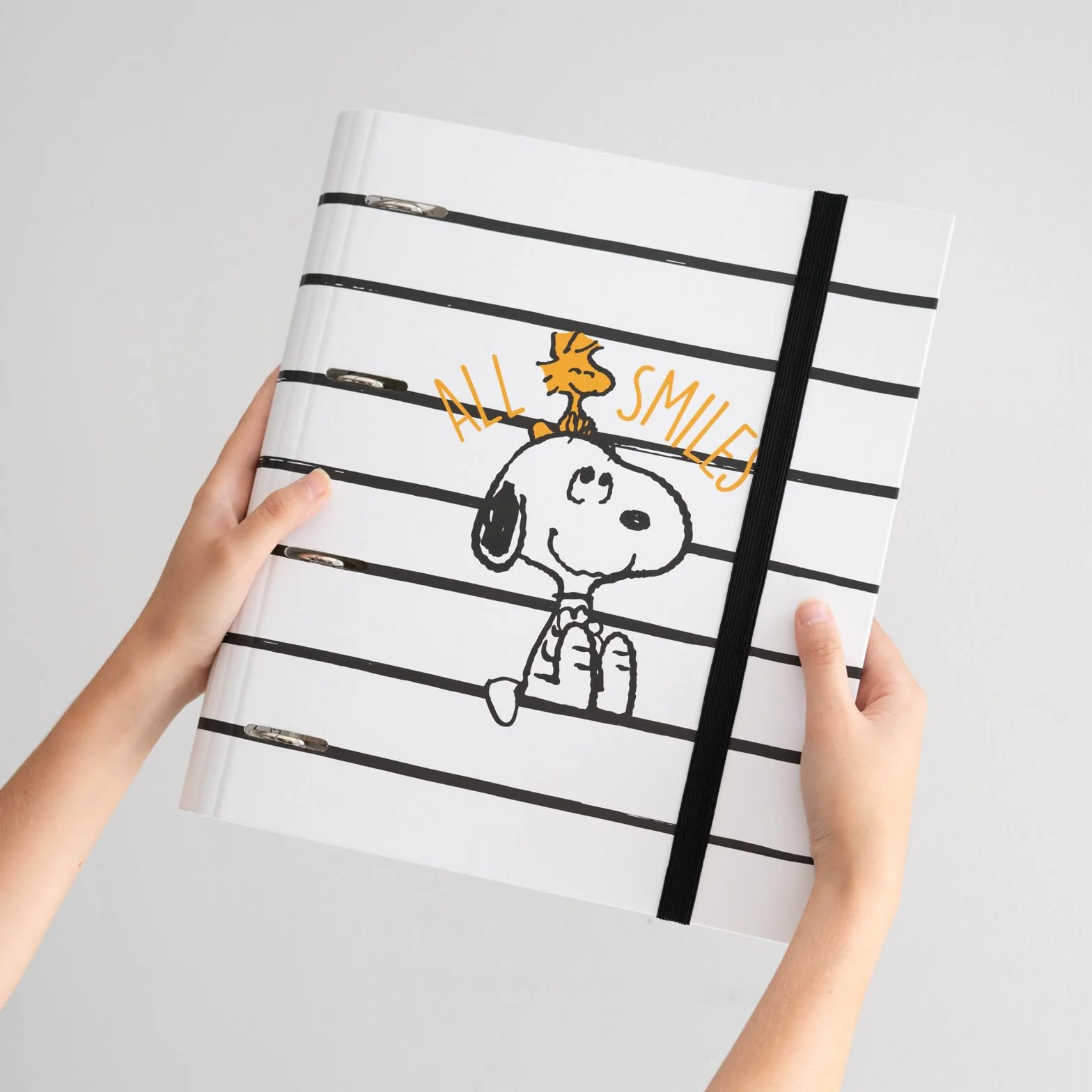 Grupo Erik Segregator A4 – Snoopy | 4-pierścieniowy segregator 10,6 x 12,6 cala - 27 x 32 cm | segregator A4, segregator na dokumenty, prezenty Snoopy, artykuły pa