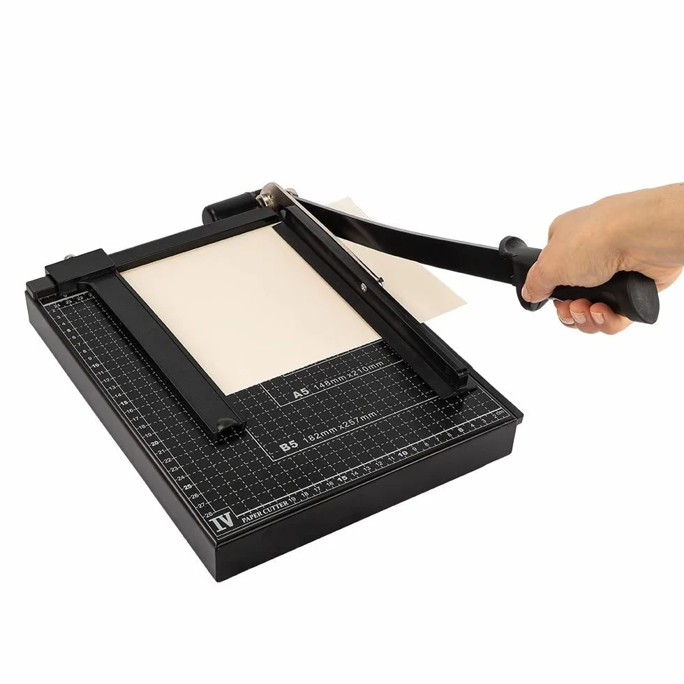 Ideen mit Herz Obcinarka do papieru A4, metalowy trymer do papieru, pojemność 12 arkuszy, czarny