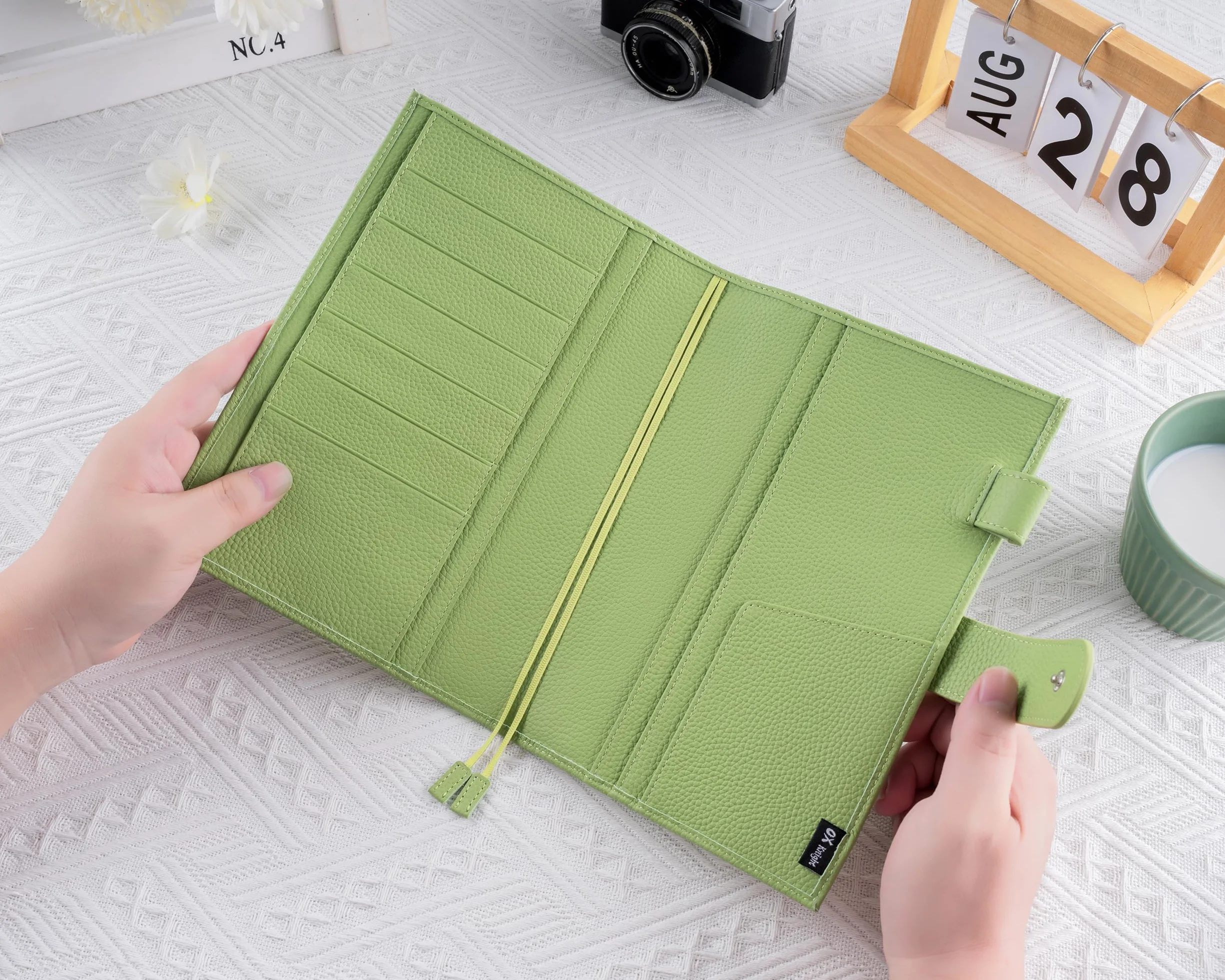Skórzany pokrowiec do planera A5 Hobonichi Stalogy Midori Leuchtturm1917 z pętelką na długopis (zielony)