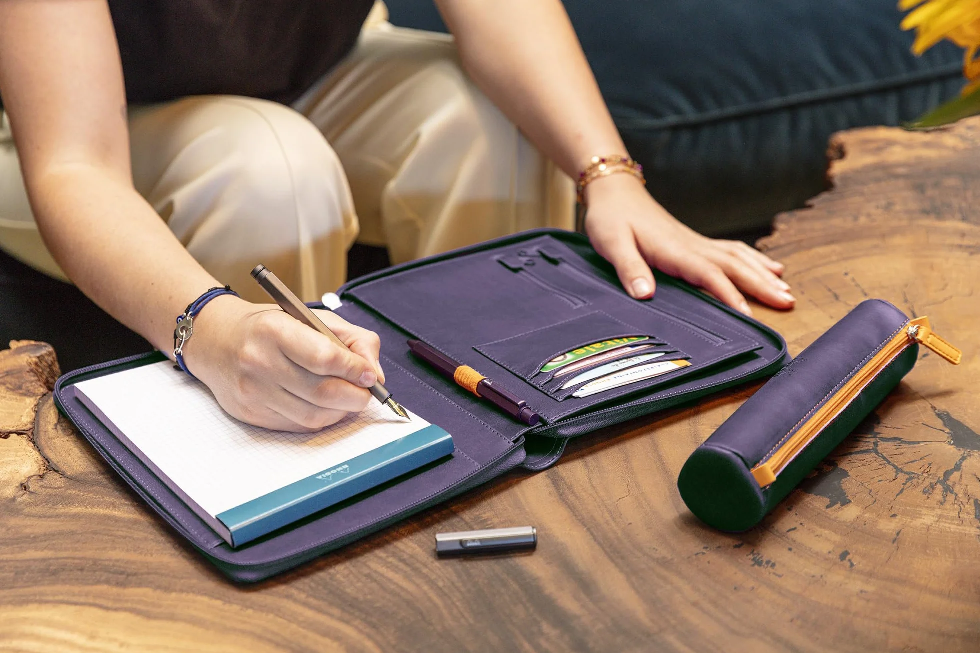 Rhodia 168105C Teczka konferencyjna na dokumenty A5 A5+ fioletowa