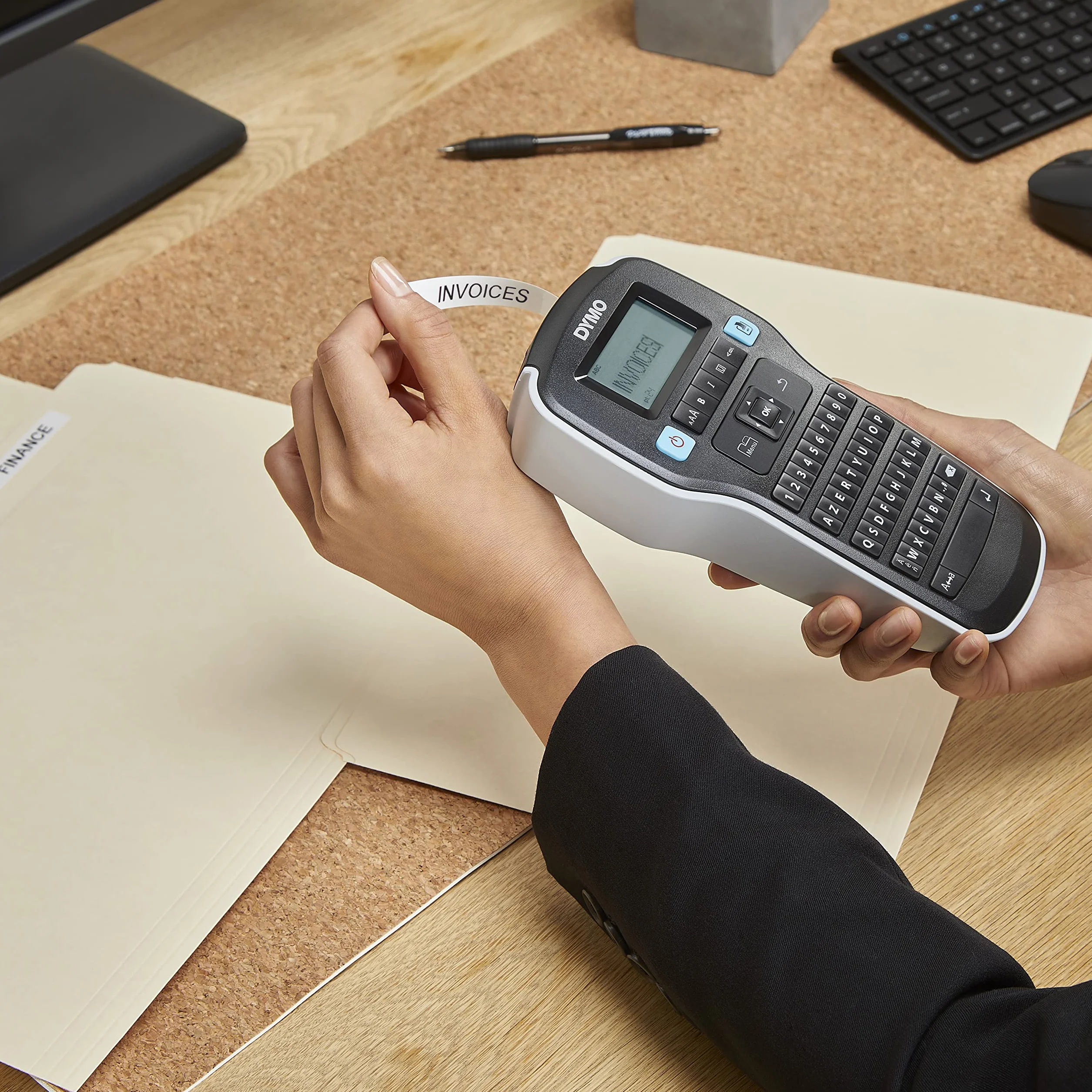DYMO LabelManager 160 przenośne urządzenie do etykietowania, zestaw startowy, urządzenie do etykietowania z klawiaturą QWERTZ i łatwą edycją tekstu, z 3 rolkami, do etykiet D1 o szerokości 6, 9 i 12