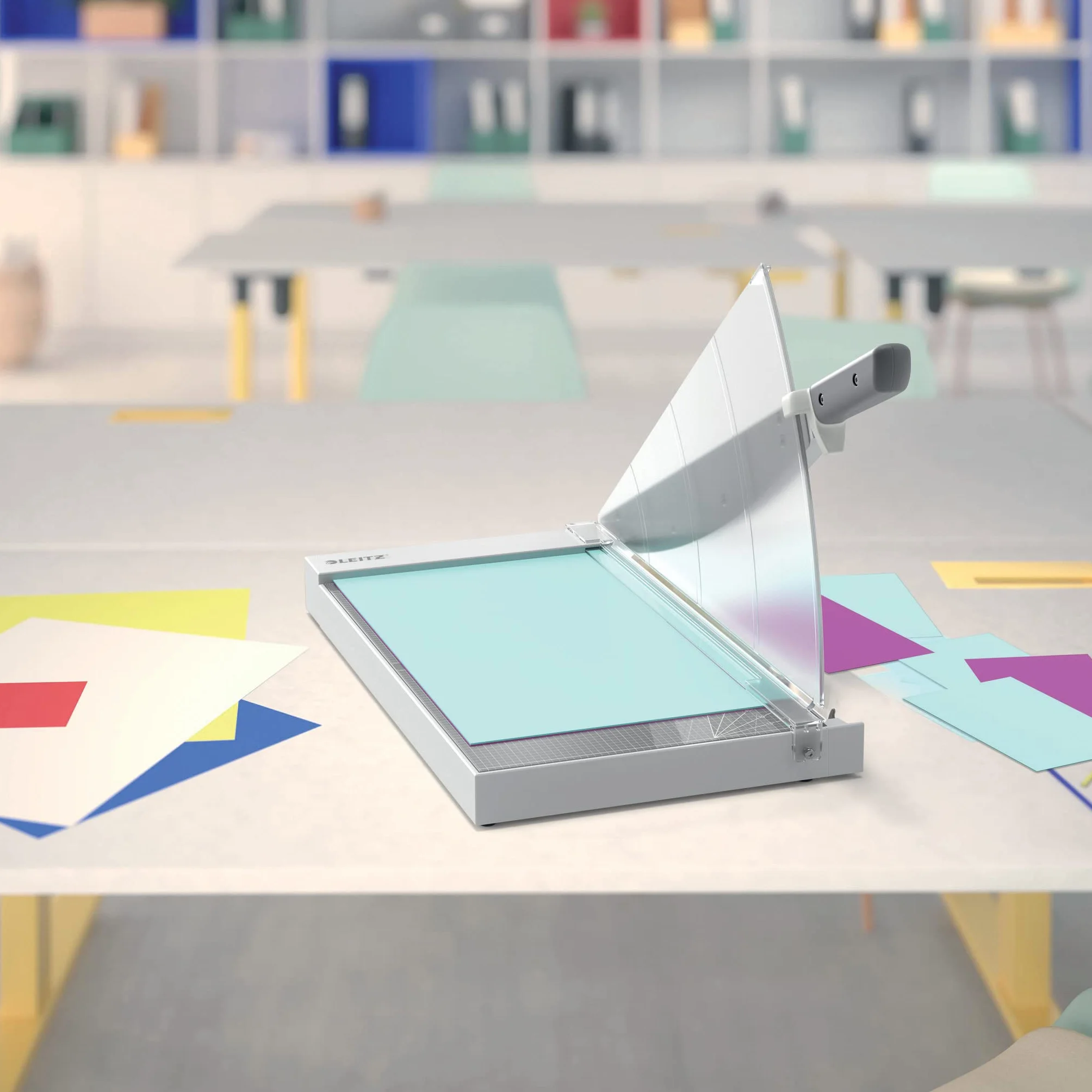 Leitz, Gilotyna do Papieru Leitz Precision Office A3 z Prowadnicą Wyrównującą, Tnie do 15 Kartek, Długość Cięcia 457 mm, Stalowe Ostrze z Osłoną, Światło EdgeGlow (90220000)