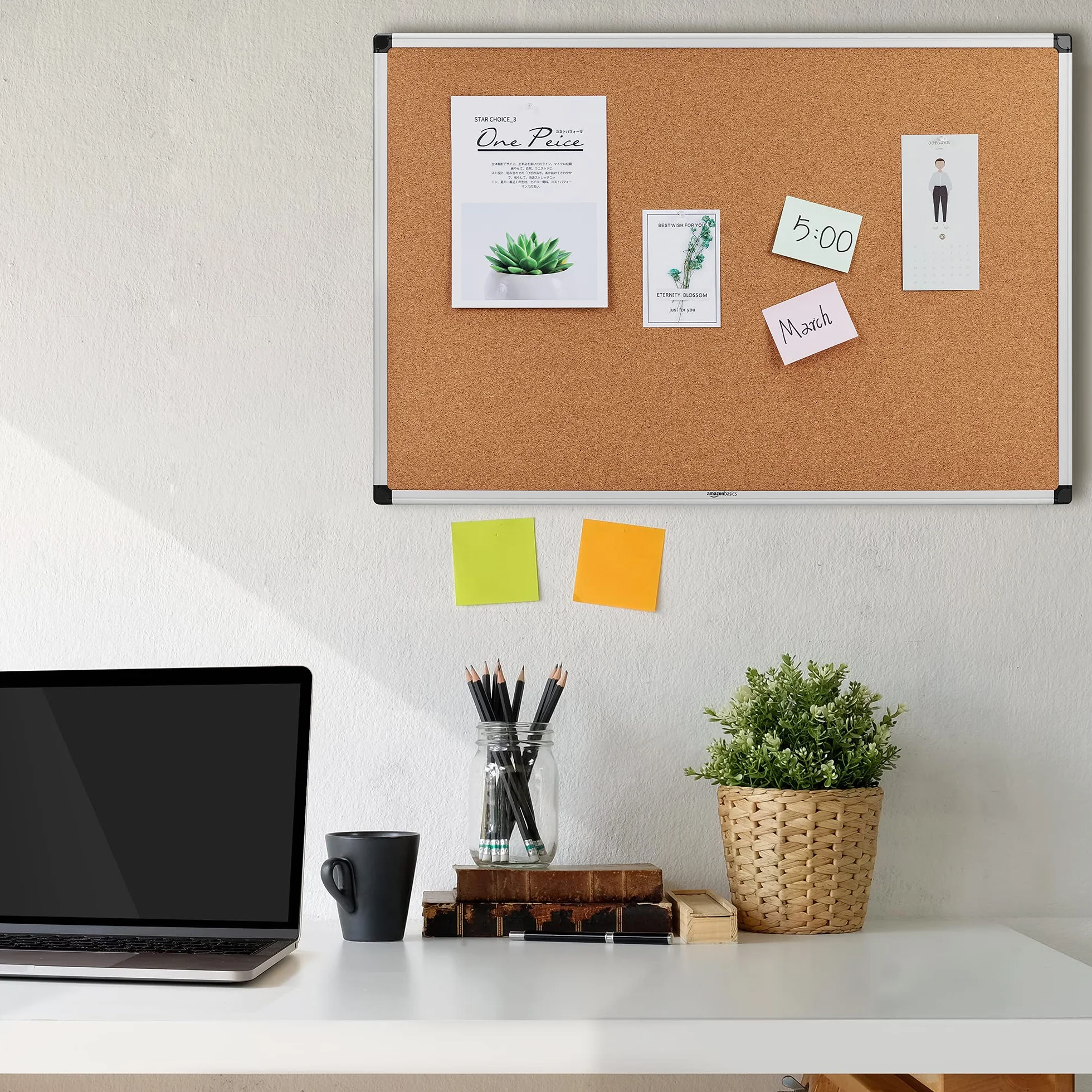Amazon Basics Tablica korkowa aluminiowa ramka 90 cm x 60 cm