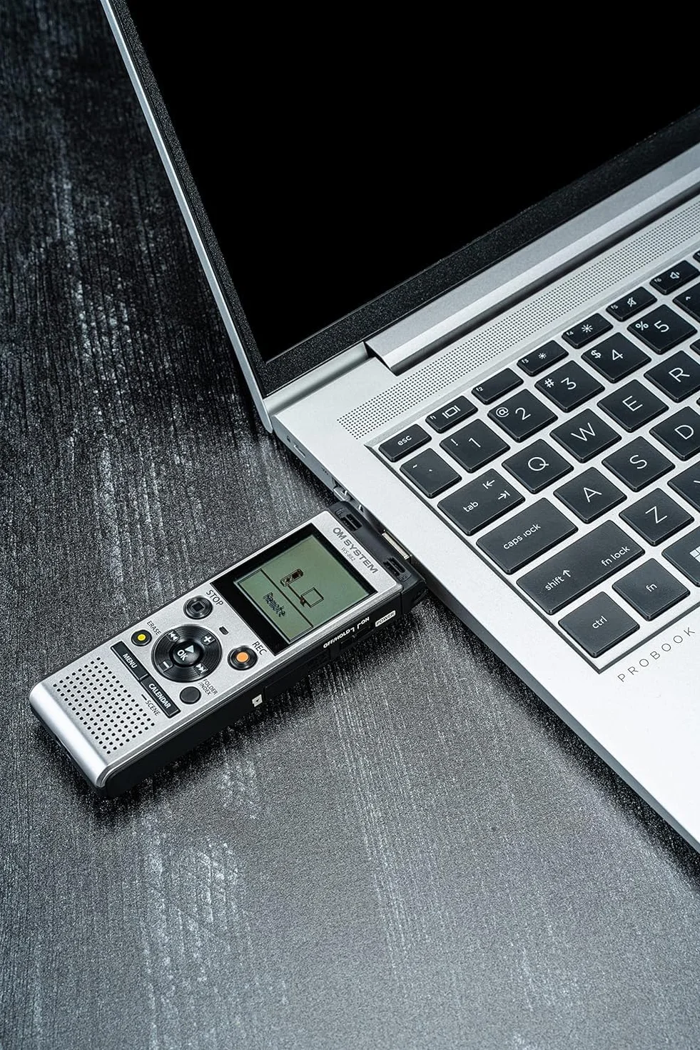 OM SYSTEM WS-882 Wysokiej jakości dyktafon cyfrowy z mikrofonami stereofonicznymi, 6 programami nagrywania, bezpośrednim połączeniem USB, zintegrowaną podstawką i 4 GB pamięci, VCVA