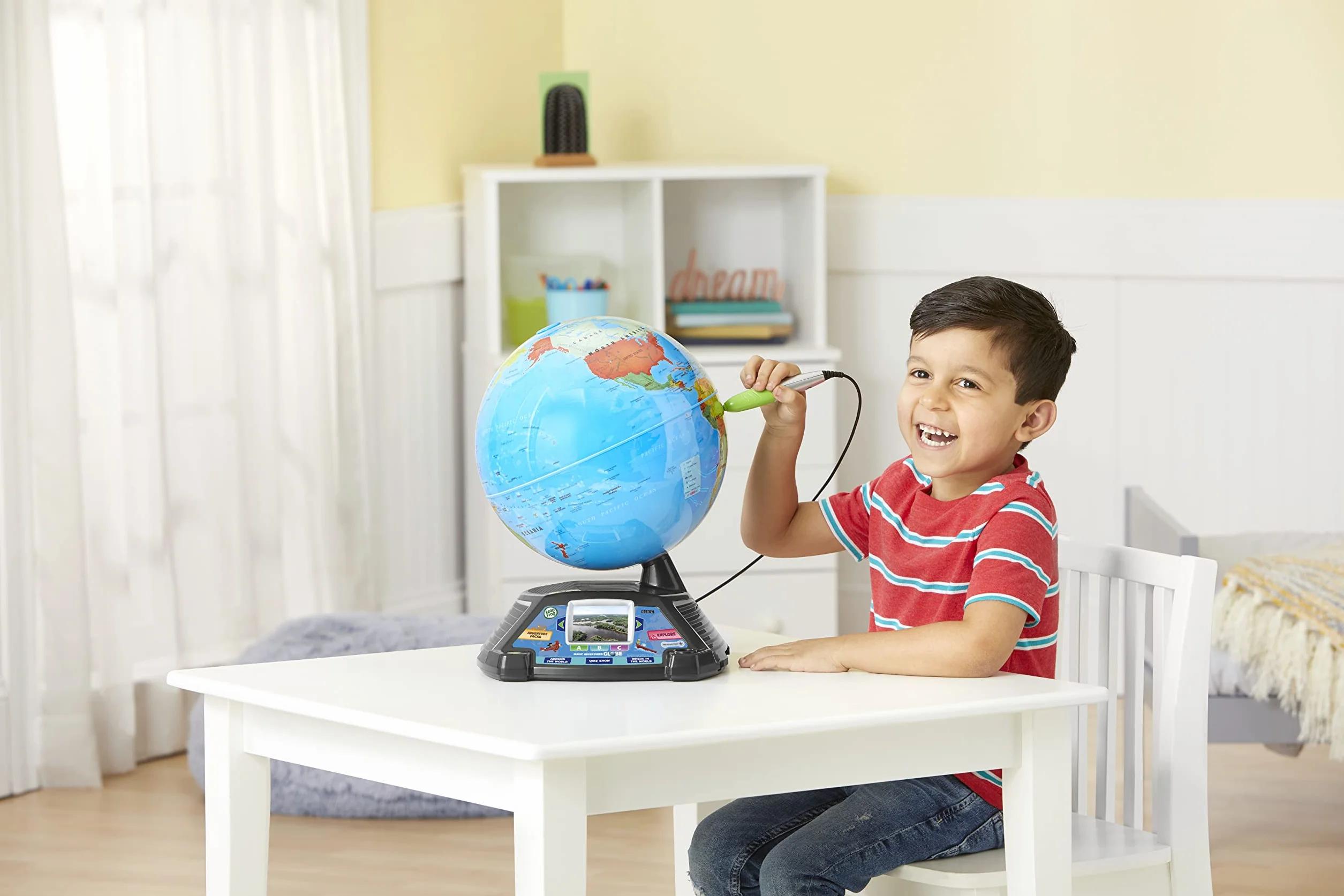 LeapFrog Magiczny świat przygod, interaktywny globus dla dzieci, edukacyjny inteligentny globus dla dzieci z ekranem LCD 2,7", zabawki dla dzieci z grami i zajęciami, odpowiednie dla 5, 6, 7 lat