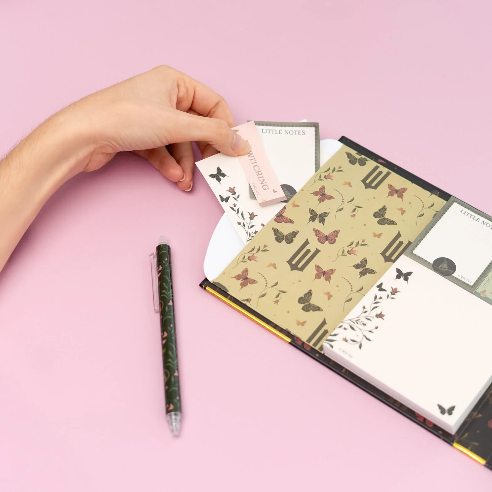 Grupo Erik Weekly Planner & Sticky Notes Set - Wicked Merchandise | 5 Notepads In Different Sizes & Envelope | Cute Sticky Notes, Cute Stationery Gifts, Wicked Gifts Under 15 Pounds