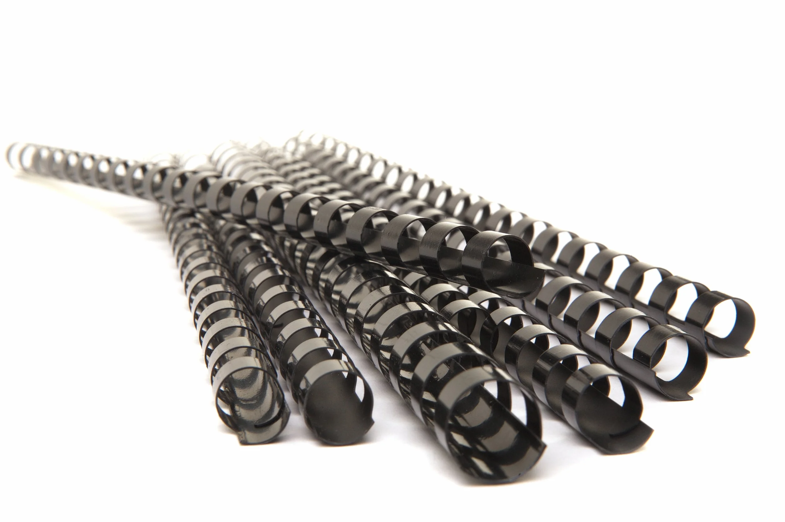 Pavo - Premium plastikowe grzbiety do bindowania 16 mm A4 czarne, opakowanie 100 szt., 21-ringowy grzbiet, pojemność do 130 arkuszy - 8001941