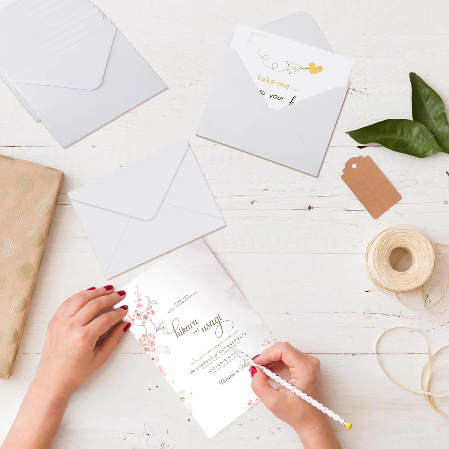 100 sztuk Białych Kopert z papieru Kraft 13x18 - Koperty B6, Biały papier kraft 120g/m², z klejeniem na mokro, na listy, kartki okolicznościowe, zaproszenia, kartki urodzinowe itp.