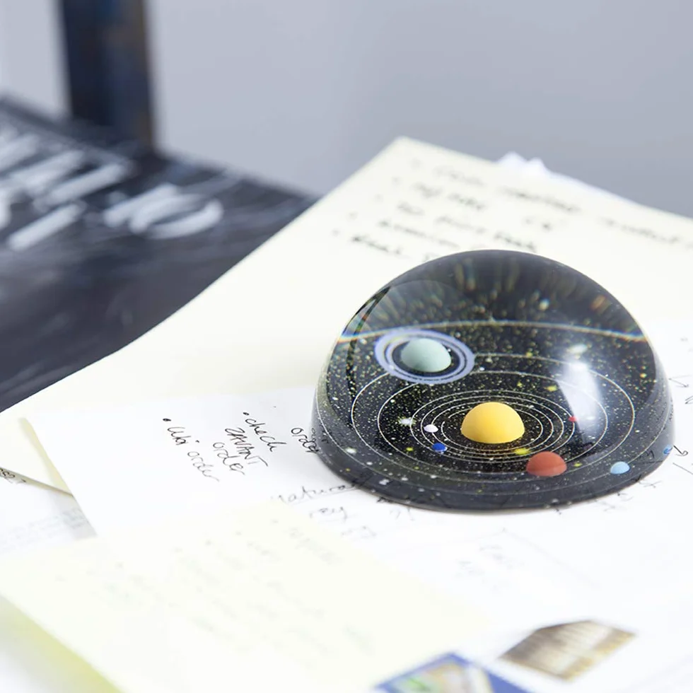 KIKKERLAND SC22 Planetarium przycisk do papieru