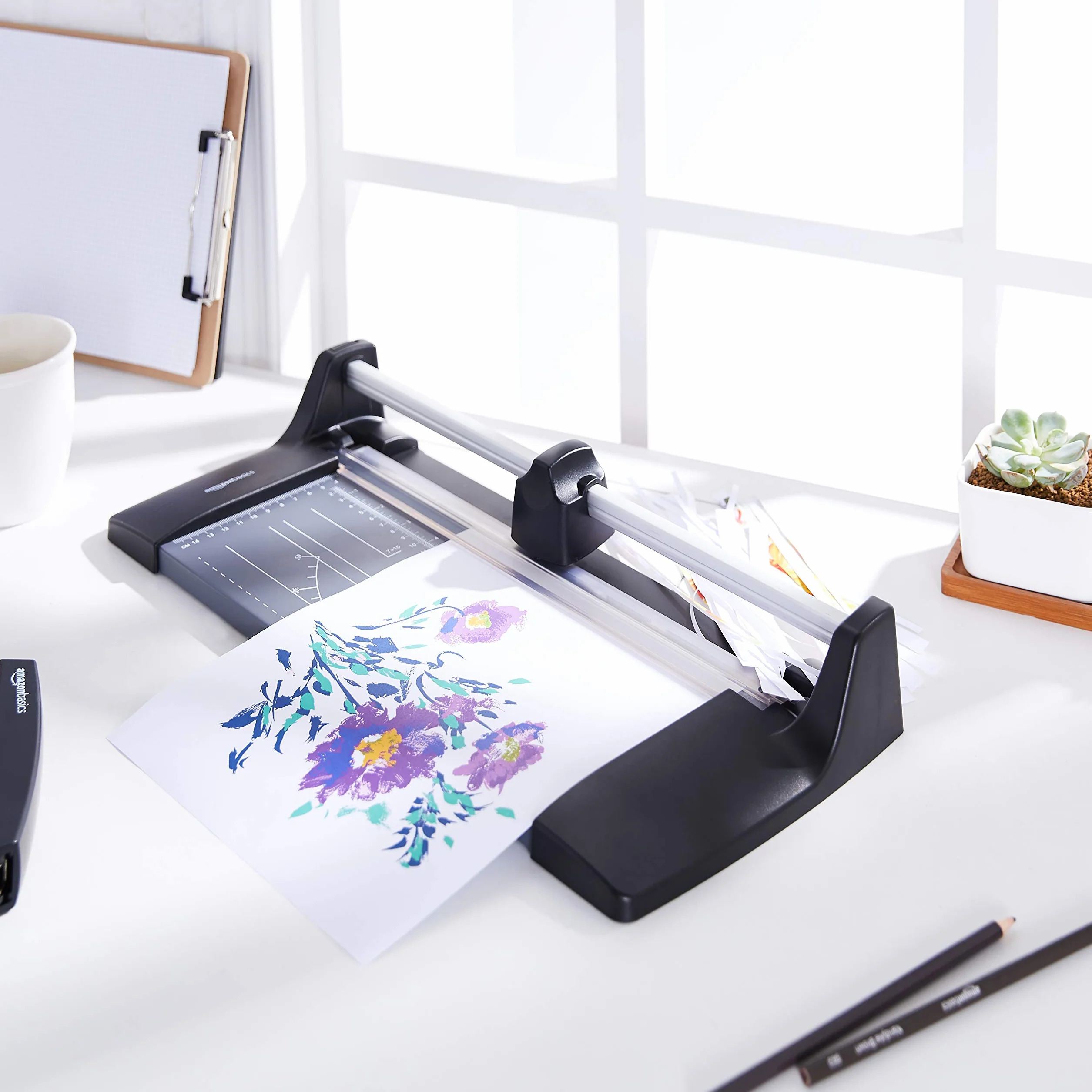 Amazon Basics – Maszyna do cięcia papieru A4