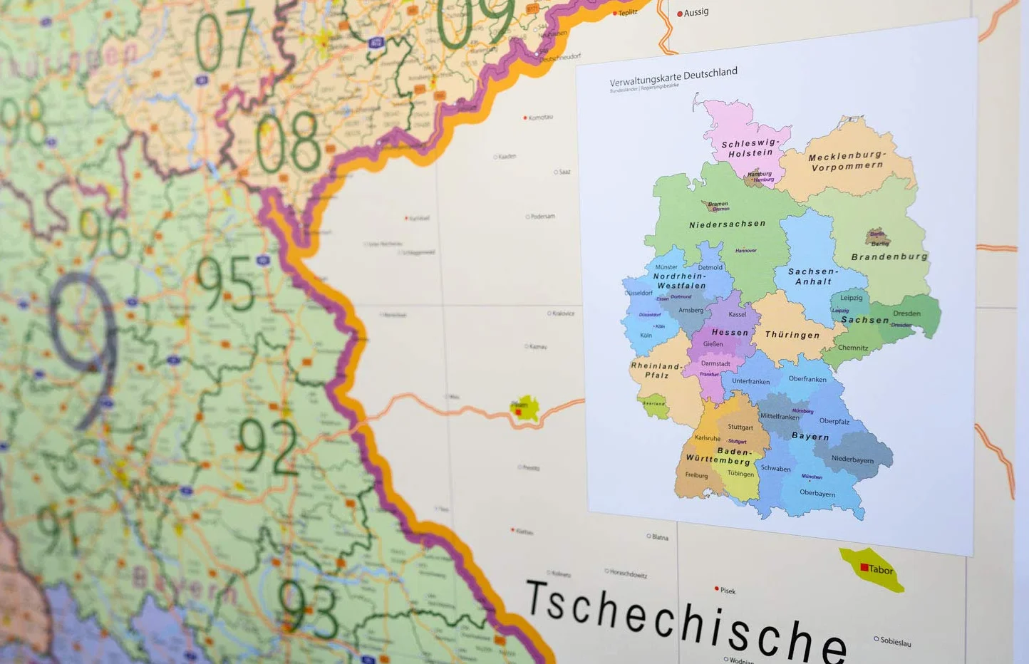 XL mapa z kodem pocztowym Niemiec z laminowaniem, DIN B0, 100 x 140 cm, do pisania, zmywalna, z krajami związkowymi związkami, w zestawie karta online z kodem pocztowym