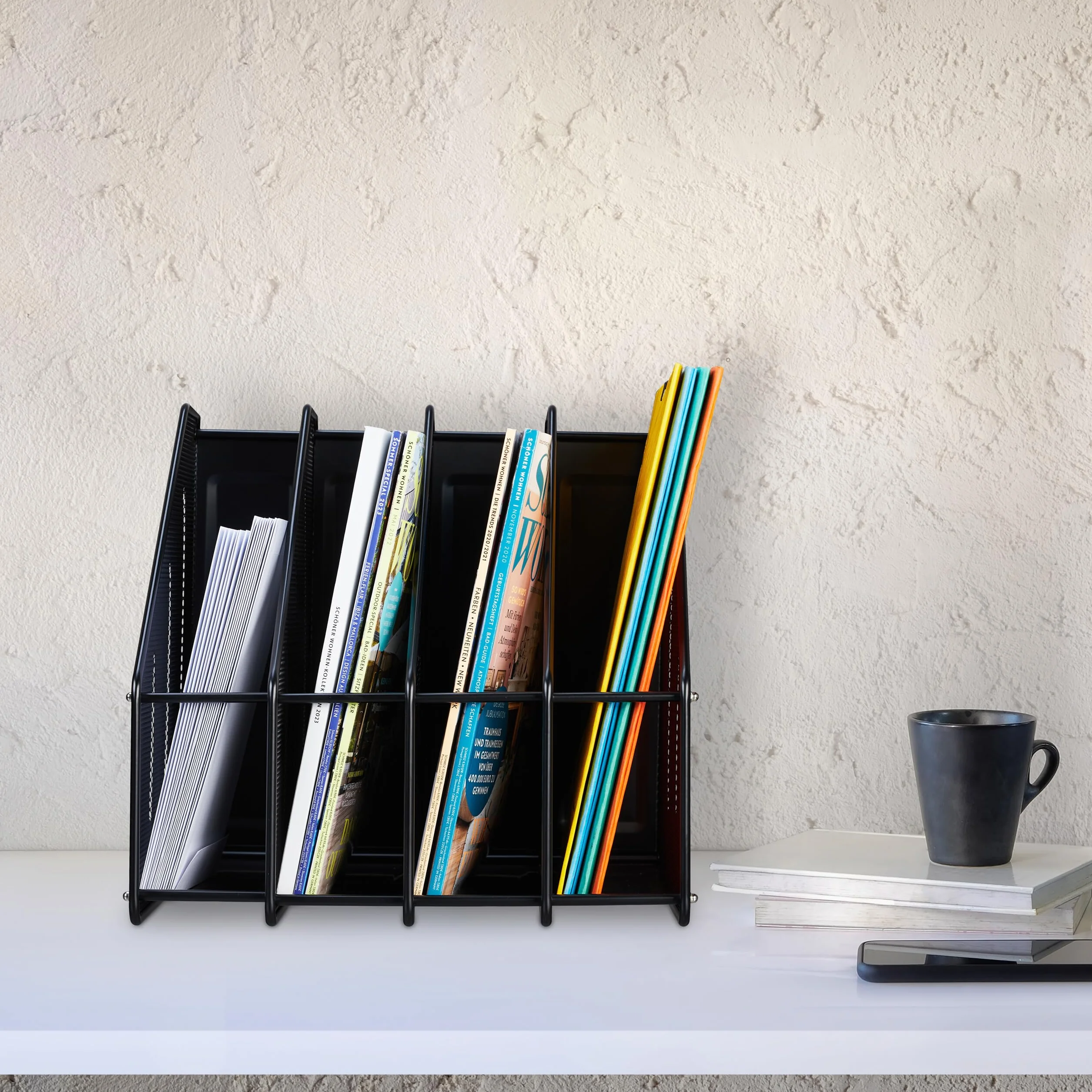 Relaxdays Organizer stojący, format A4, 4 przegródki, siatka, wys. x gł.: 31,5 x 32 x 29 cm, biuro i biuro domowe, segregator stojący, metal, czarny