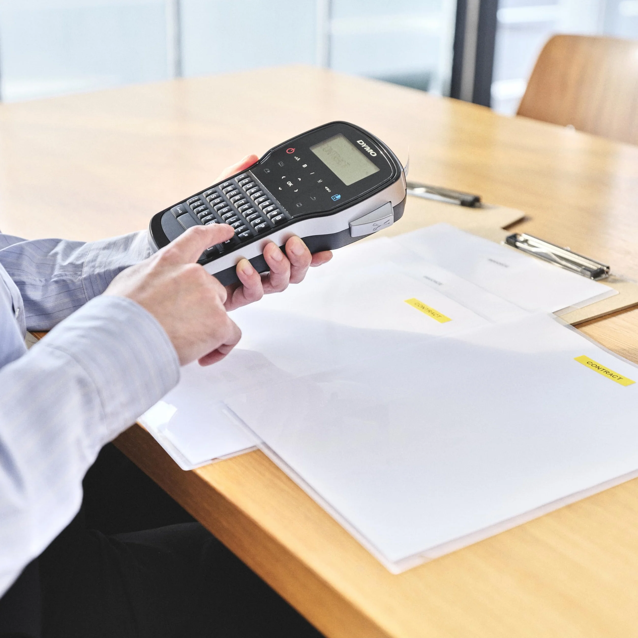 Zestaw ręcznej drukarki etykietDYMO LabelManager 280, klawiatura QWERTY, 2 rolki etykiet D1 i walizka do przenoszenia