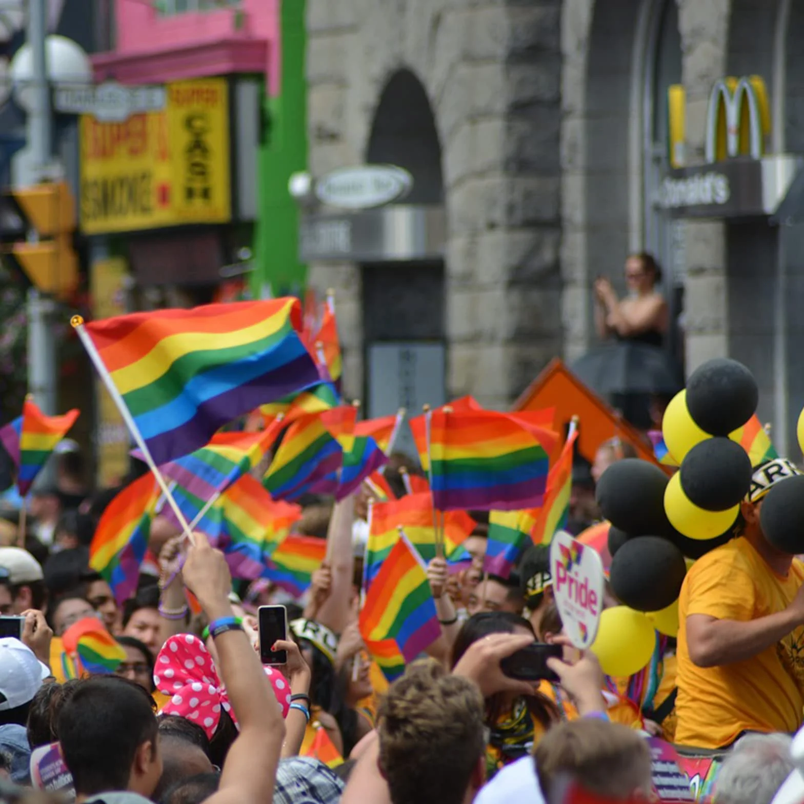 MWOOT 60 sztuk tęczowych flag LGBTQ, chorągiewka tęczowa, mini flagi do LGBTQ Gay Pride Parade, mała tęczowa flaga, akcesoria Pride Month