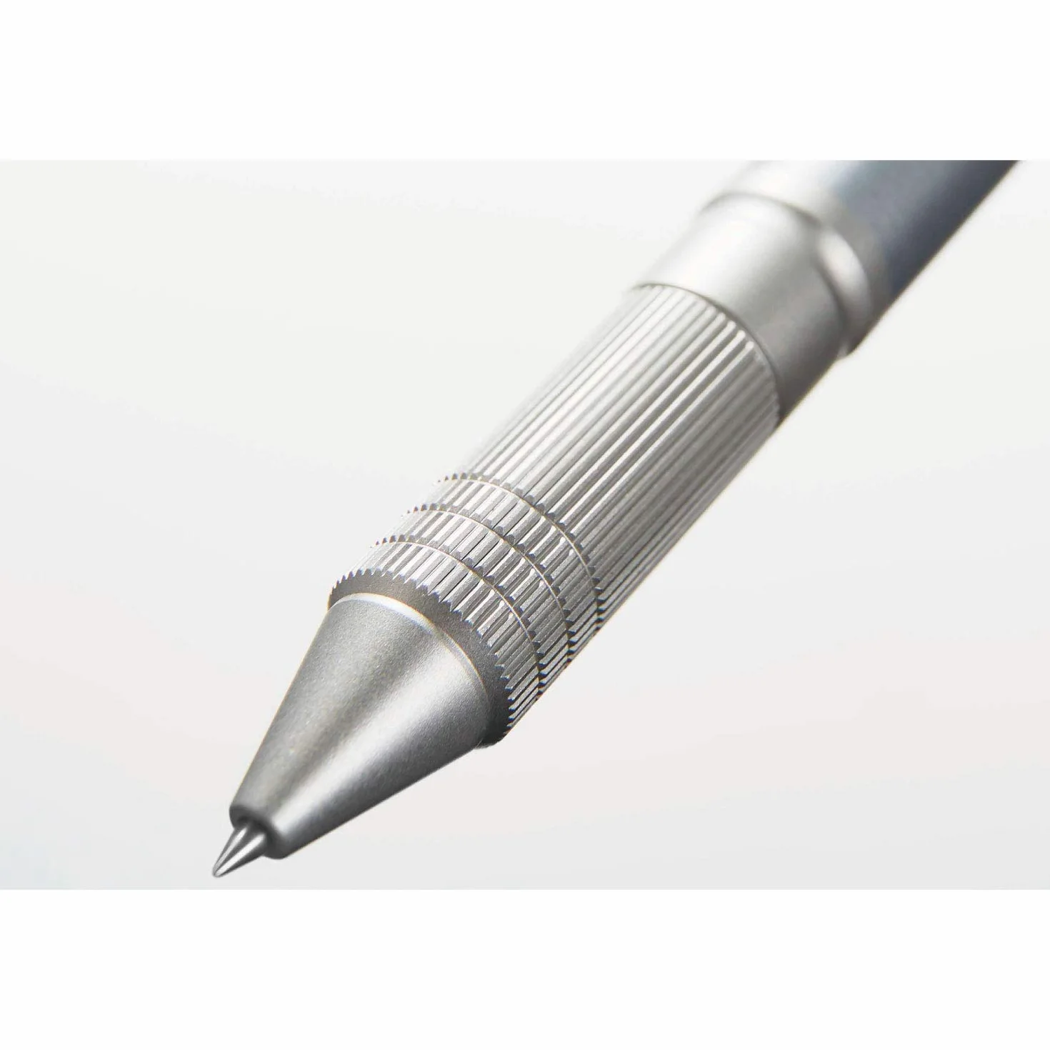 uni Jetstream 4&1 Metal Edition, długopis kulkowy 0,5mm (czarny, czerwony, niebieski, zielony) i ołówek mechaniczny 0,5mm, Gun Metallic (MSXE52000A05.43)