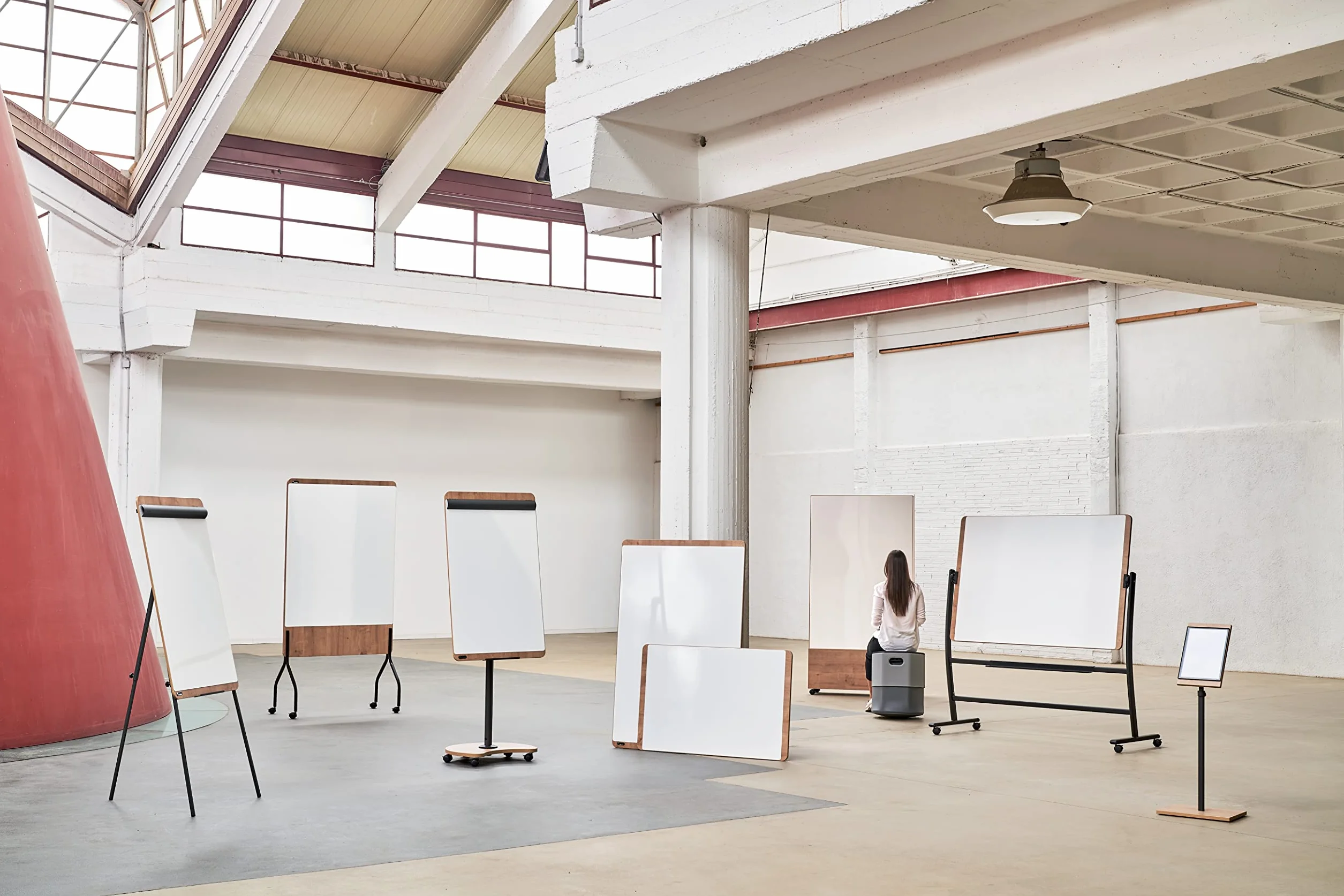 Rocada Tablica suchościeralna ze stojakiem i drewnianą ramą, magnetyczna 69 x 115 cm biały