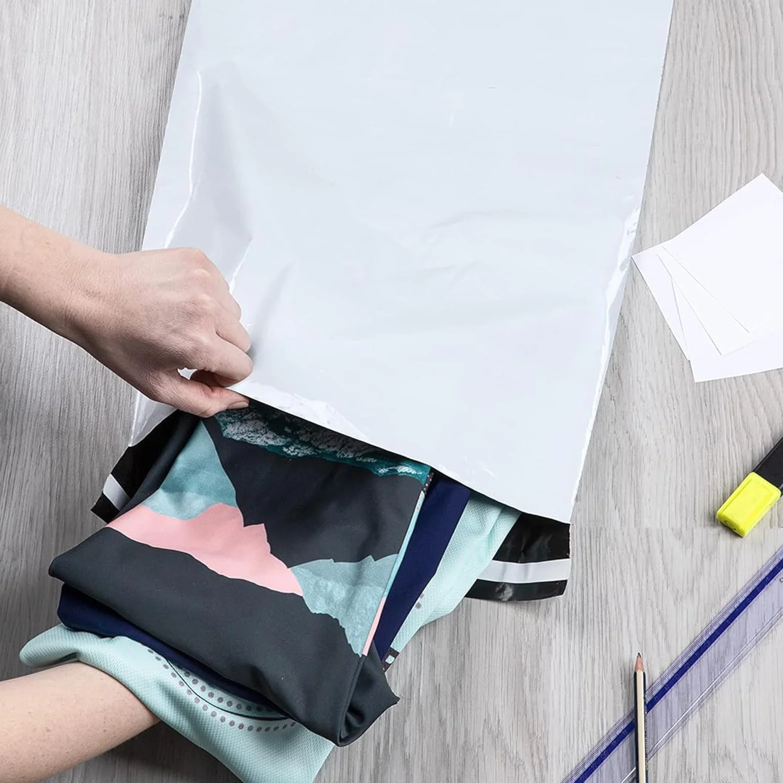 Torby wysyłkowe foliowe 90 sztuk S/M/L z zamknięciem samoprzylepnym wodoodporne
