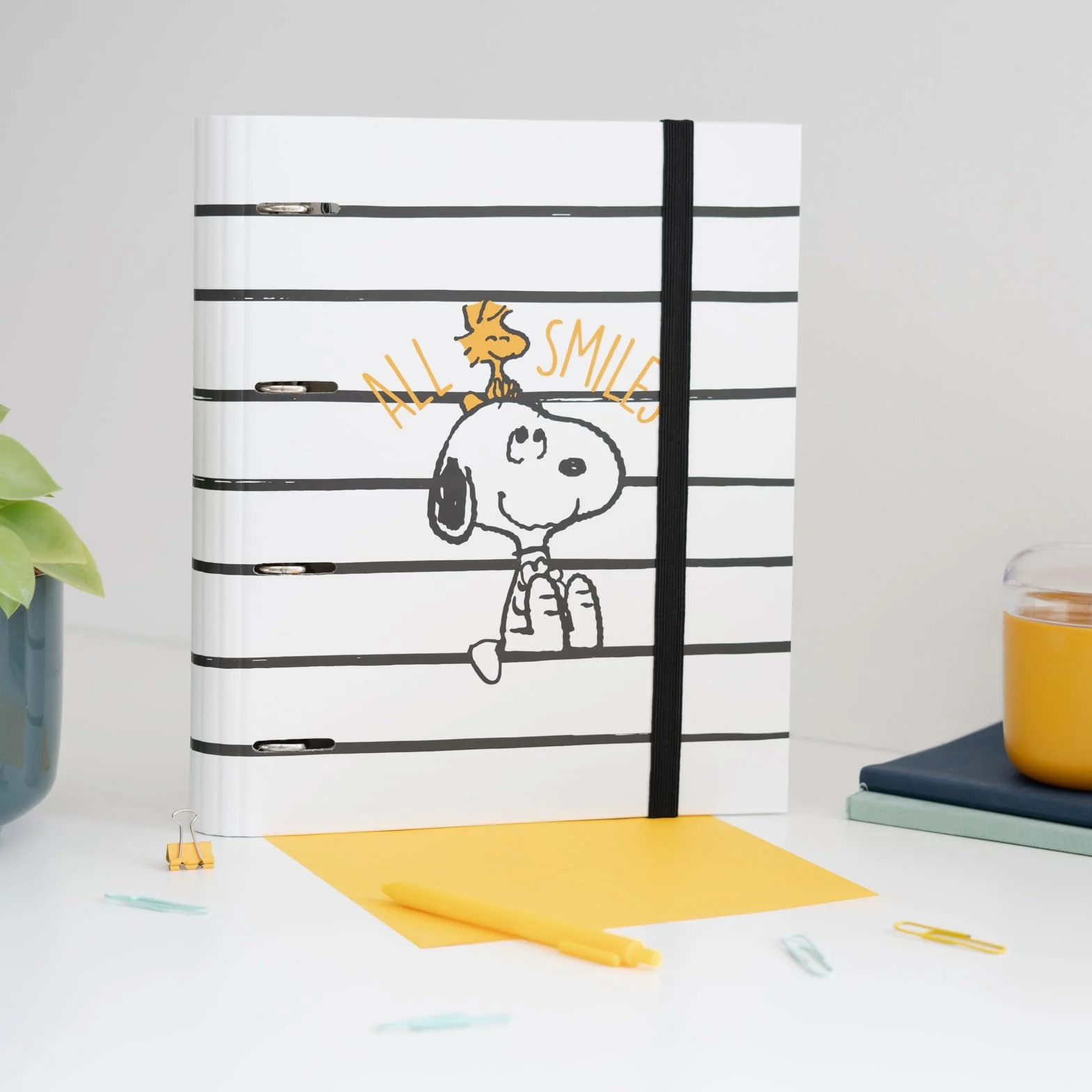 Grupo Erik Segregator A4 – Snoopy | 4-pierścieniowy segregator 10,6 x 12,6 cala - 27 x 32 cm | segregator A4, segregator na dokumenty, prezenty Snoopy, artykuły pa