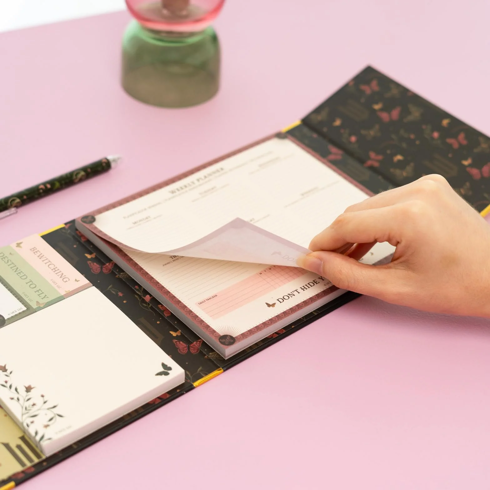 Grupo Erik Weekly Planner & Sticky Notes Set - Wicked Merchandise | 5 Notepads In Different Sizes & Envelope | Cute Sticky Notes, Cute Stationery Gifts, Wicked Gifts Under 15 Pounds