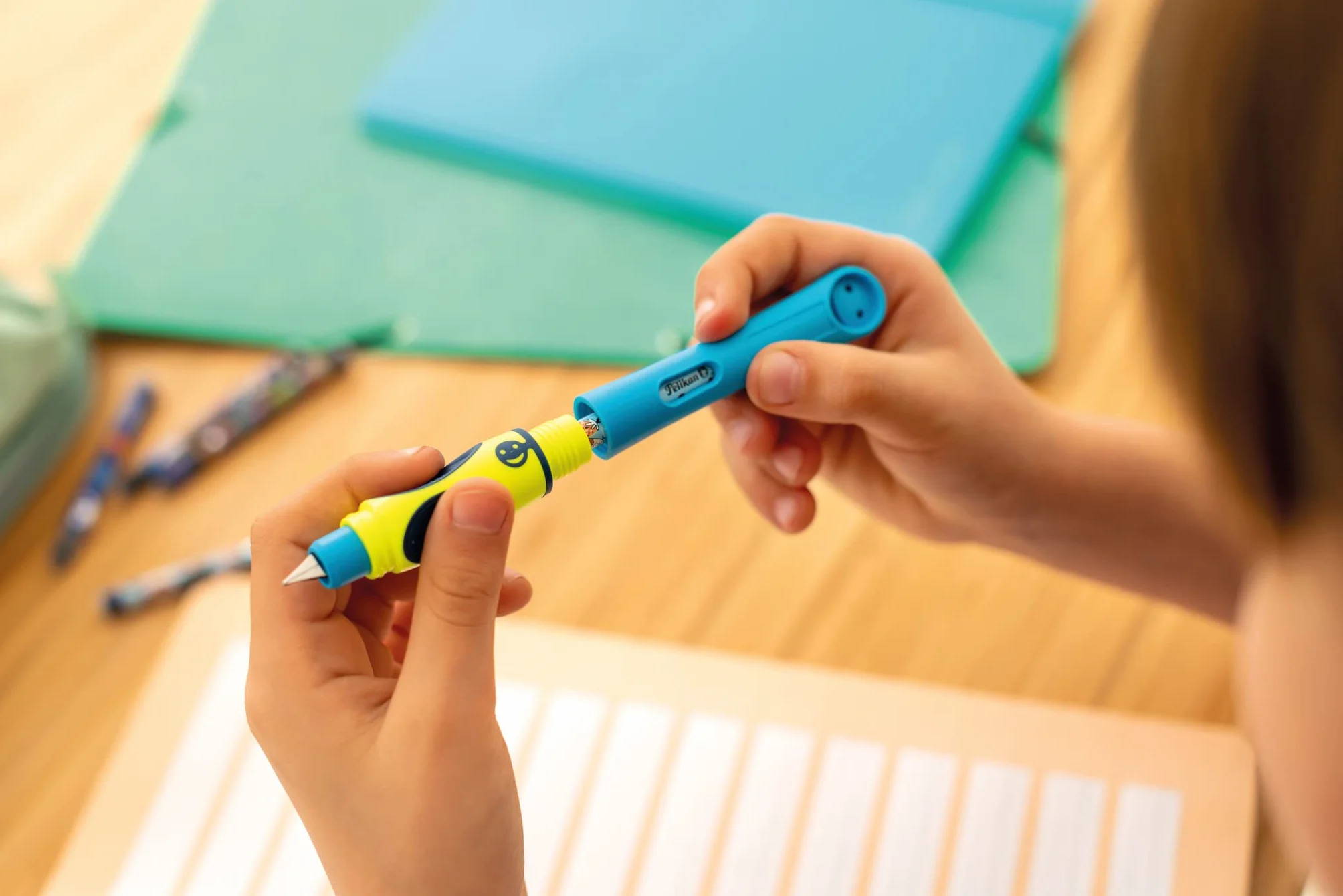 Pelikan® Pióro wieczne Griffix do nauki pisania | Średnia stlówka irydowa | Na atrament | Unikalny Design | Biuro Szkoła Studia Praca | Kaligrafia Komfortowe i Gładkie pisanie | Neon Black