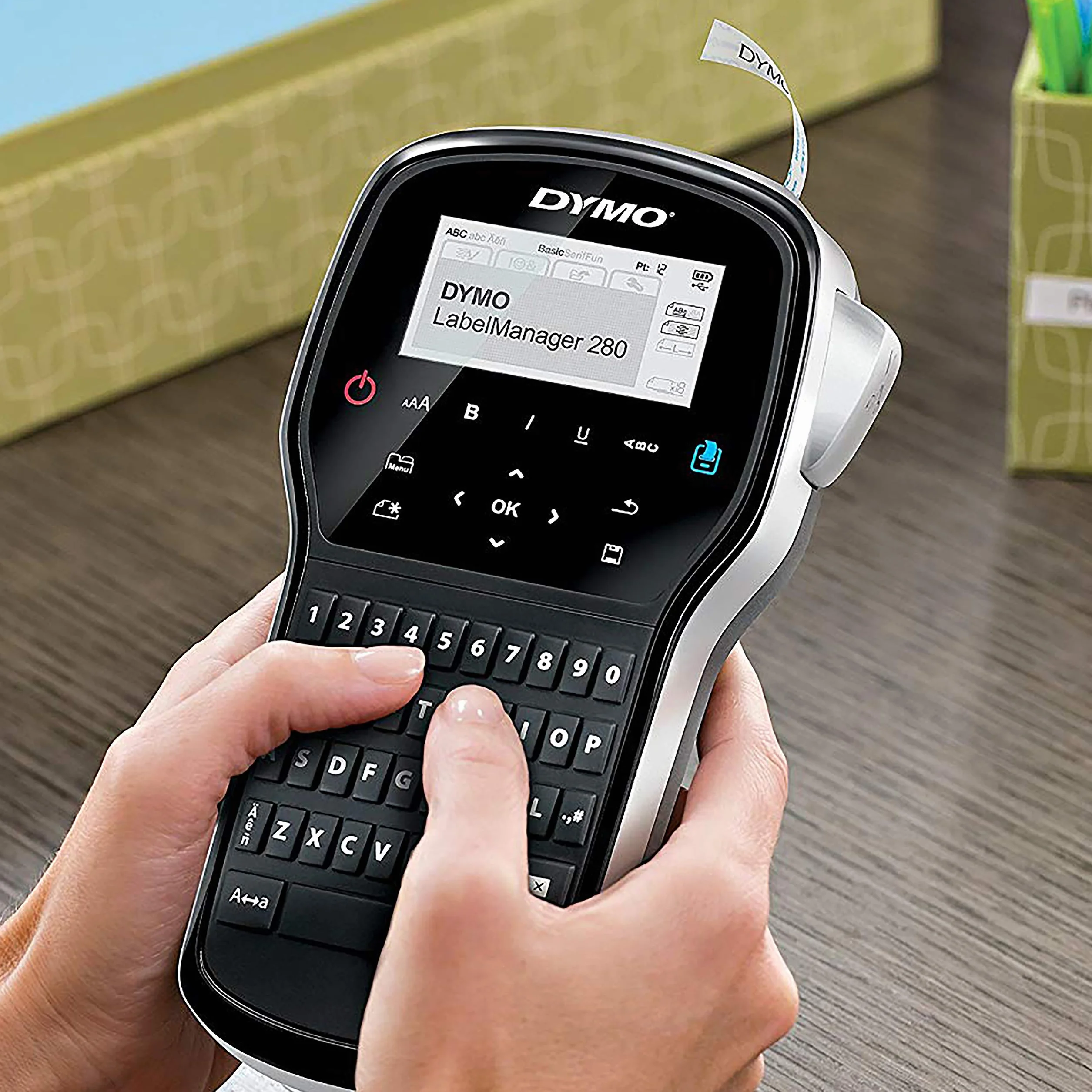 Zestaw ręcznej drukarki etykietDYMO LabelManager 280, klawiatura QWERTY, 2 rolki etykiet D1 i walizka do przenoszenia