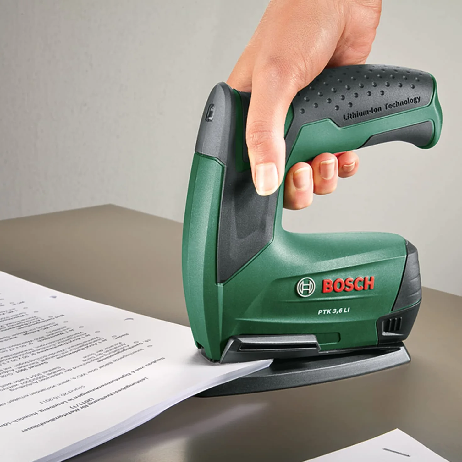 Bosch Home and Garden Bosch PTK 3,6 LI zszywacz akumulatorowy, zestaw biurowy ze skoroszytem papierowym i zeszytem do broszur (wbudowany akumulator, 3,6 V, zestaw zszywaczy, 30 uderzeń/min, w