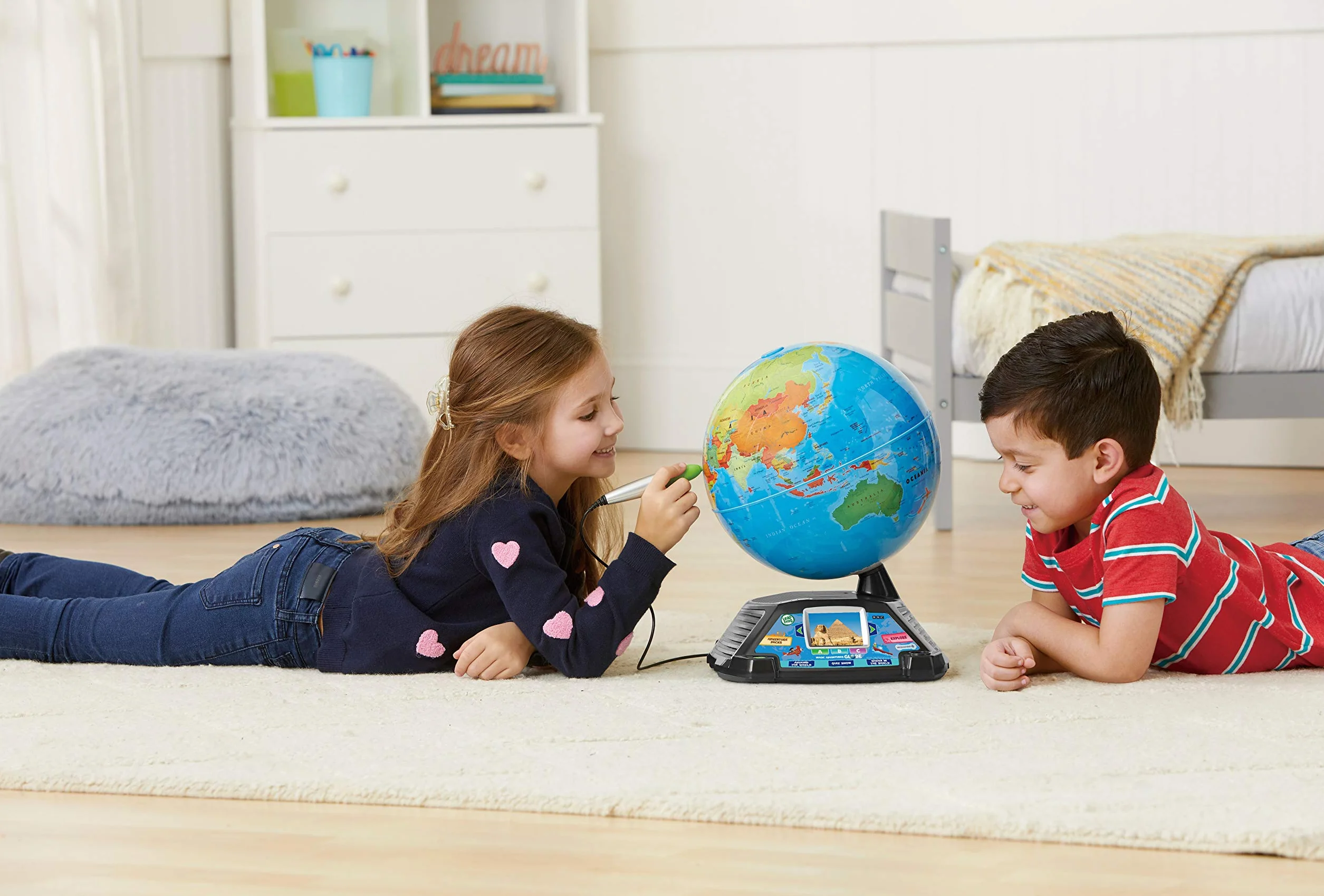 LeapFrog Magiczny świat przygod, interaktywny globus dla dzieci, edukacyjny inteligentny globus dla dzieci z ekranem LCD 2,7", zabawki dla dzieci z grami i zajęciami, odpowiednie dla 5, 6, 7 lat