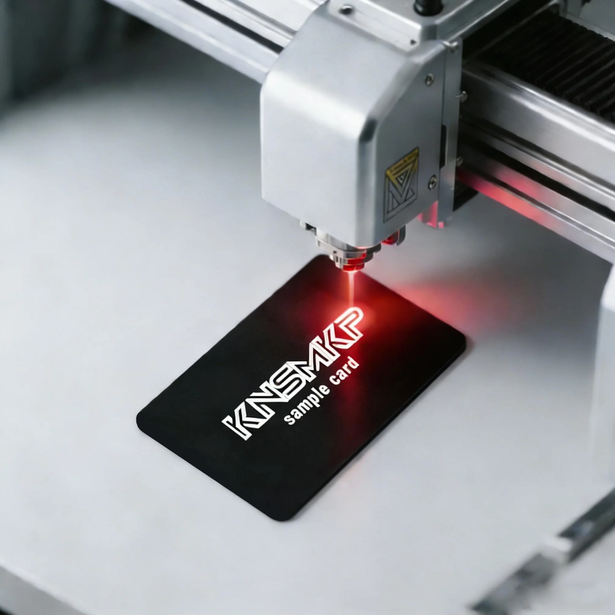5-pak 13,56 MHz NFC puste metalowe wizytówki z PCW z 215 chipem i 504-bajtową pamięcią, laserowe dostosowywanie po stronie metalowej (czarne)