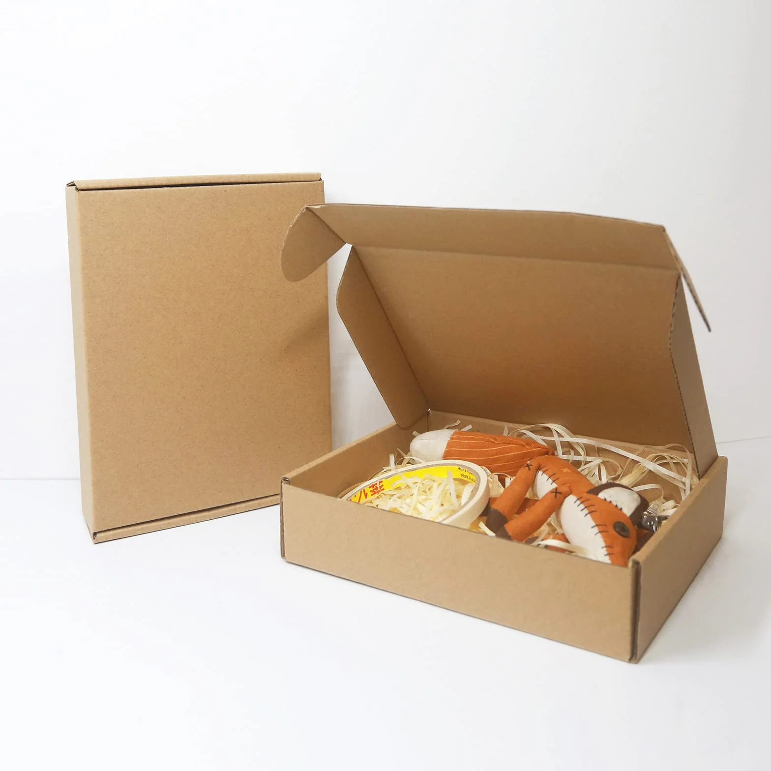 Royal Mail Opakowanie 10 pudełek wysyłkowych z tektury falistej na małe opakowania, brązowe, 200 x 145 x 45 mm