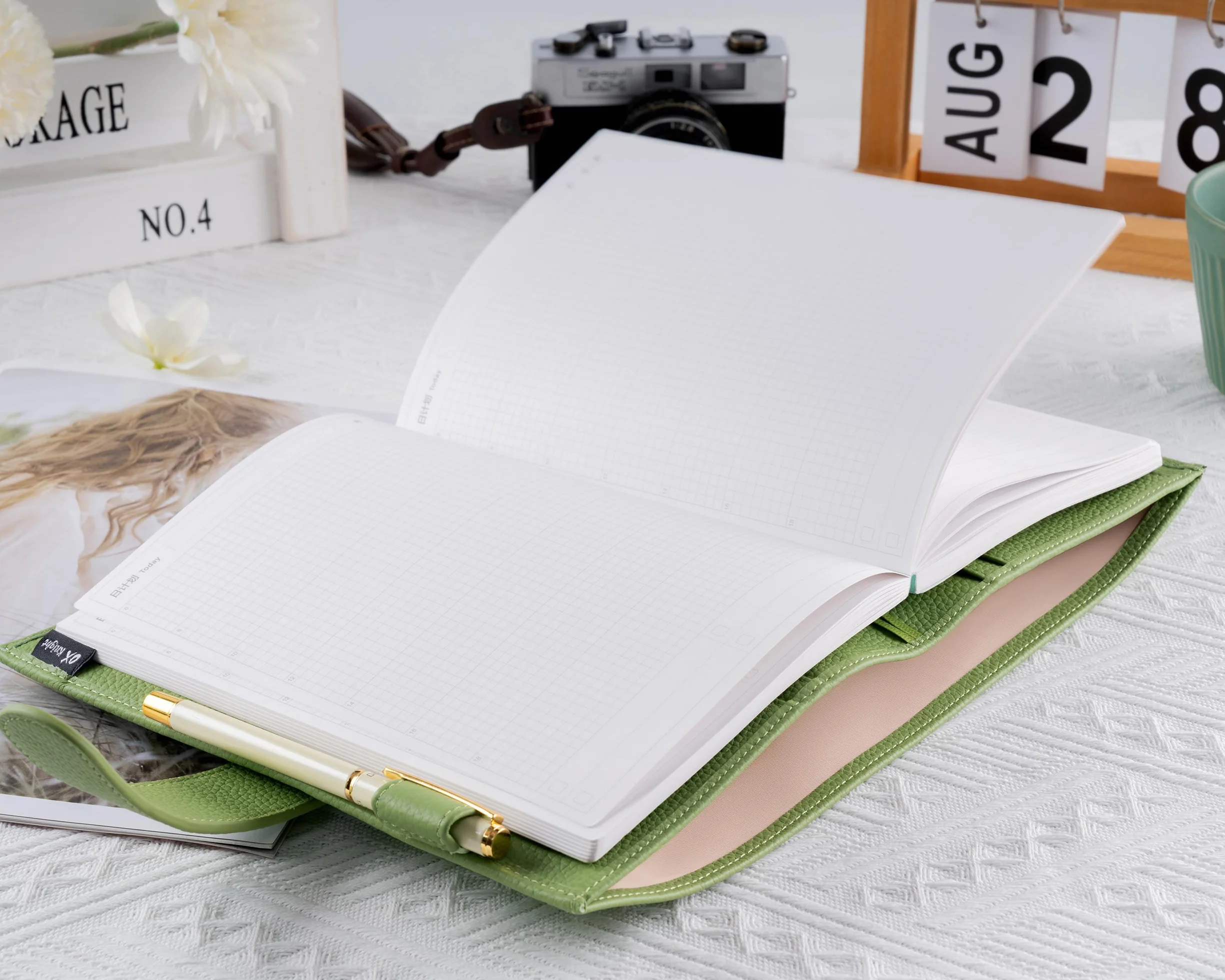 Skórzany pokrowiec do planera A5 Hobonichi Stalogy Midori Leuchtturm1917 z pętelką na długopis (zielony)