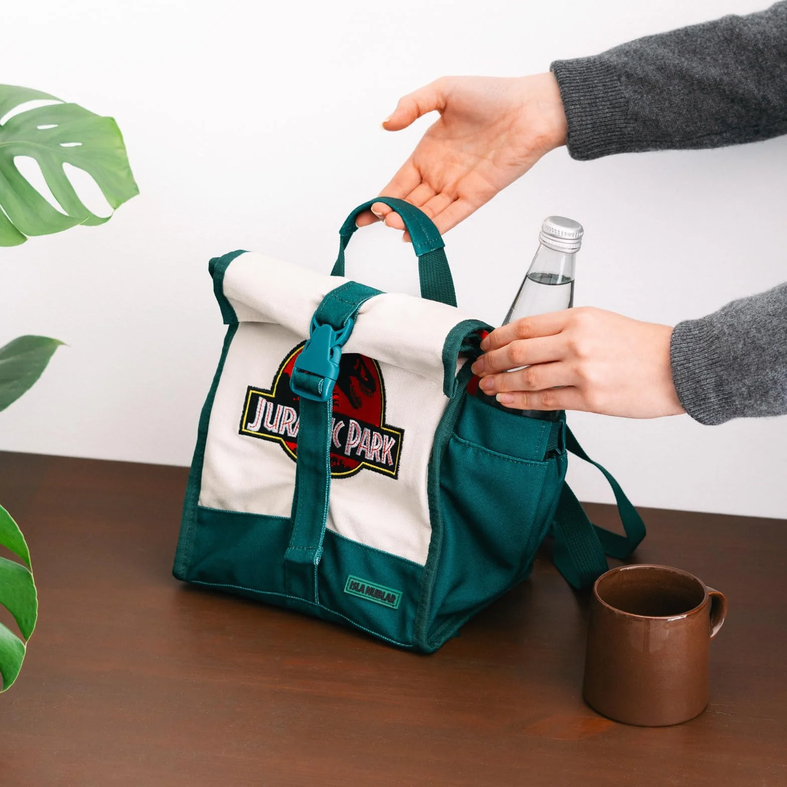 Grupo Erik Insulated Lunch Bag Jurassic Park Merchandise | 8.7 x 13 x 6.3 in - 22 x 33 x 16 cm Cool Bag Lunch Box Adults, Kids Lunch Box, School Lunch Bag | Jurassic Park Gifts, Jurassic World Rebirth