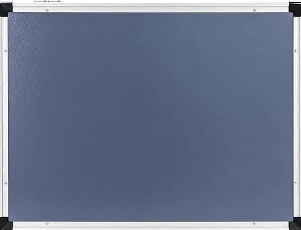 Amazon Basics Magnetyczna Tablica Suchościeralna Z Półką Na Pisaki, W Aluminiowej Ramie, Z Uchwytem Ściennym, Do Domu, Biura, Szkoły, 60 x 45 cm