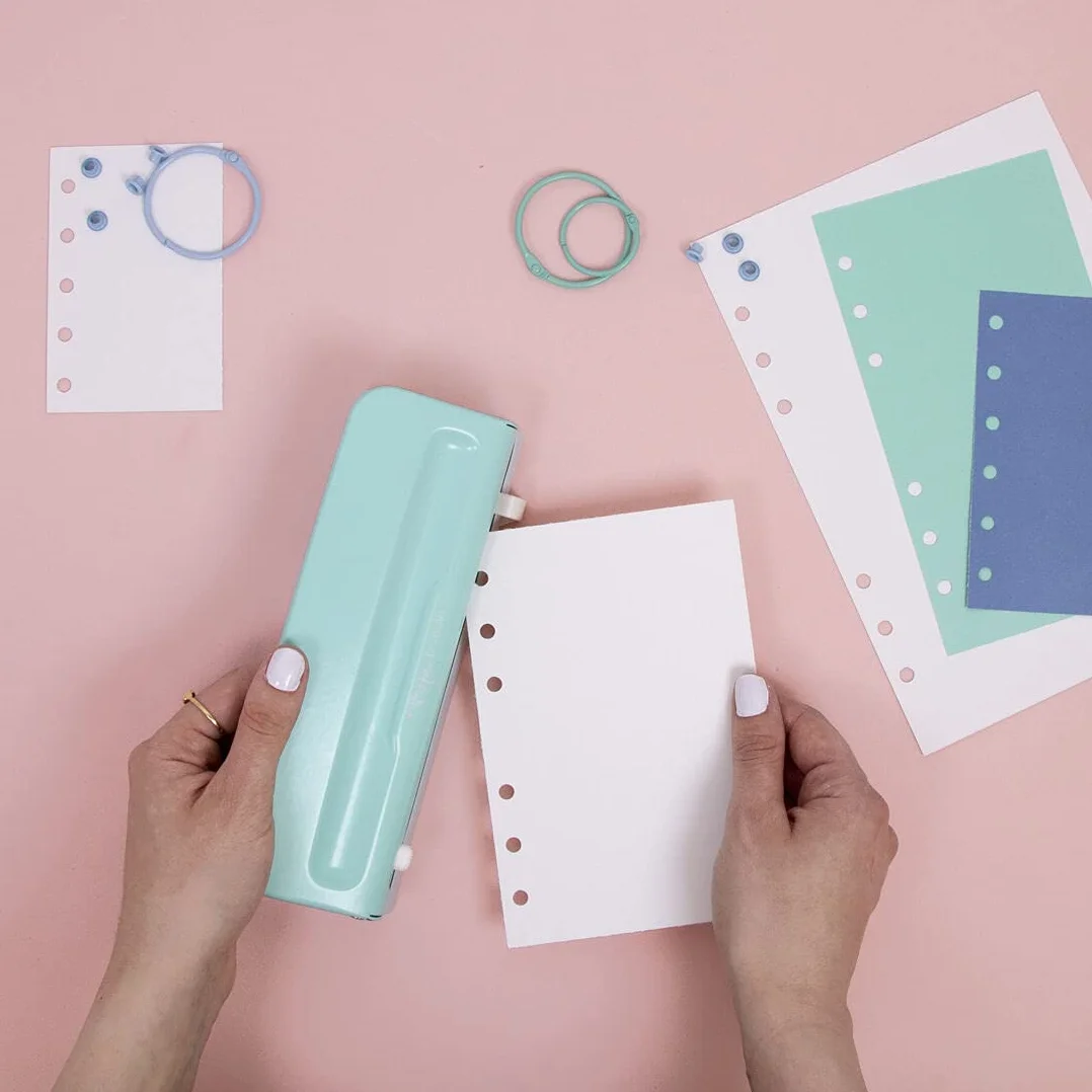 Craftelier turkusowy niebieski regulowany dziurkacz z 6 otworami do planerów Mini, Pocket, A6, A5, Personal i Deskfax do scrapbooking