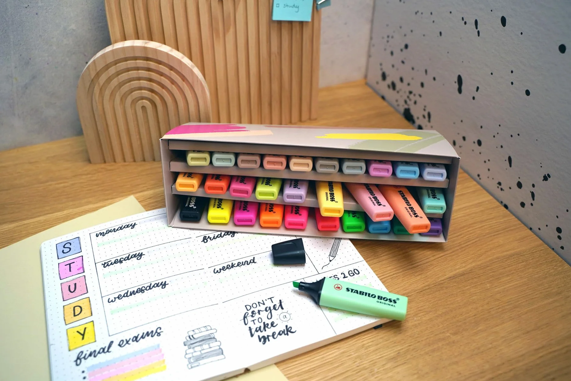 STABILO BOSS ORIGINAL zakreślacz zestaw 30 sztuk, 9 neonowych, 14 pastelowych, 6 naturalnych kolorów i 1 czarny marker