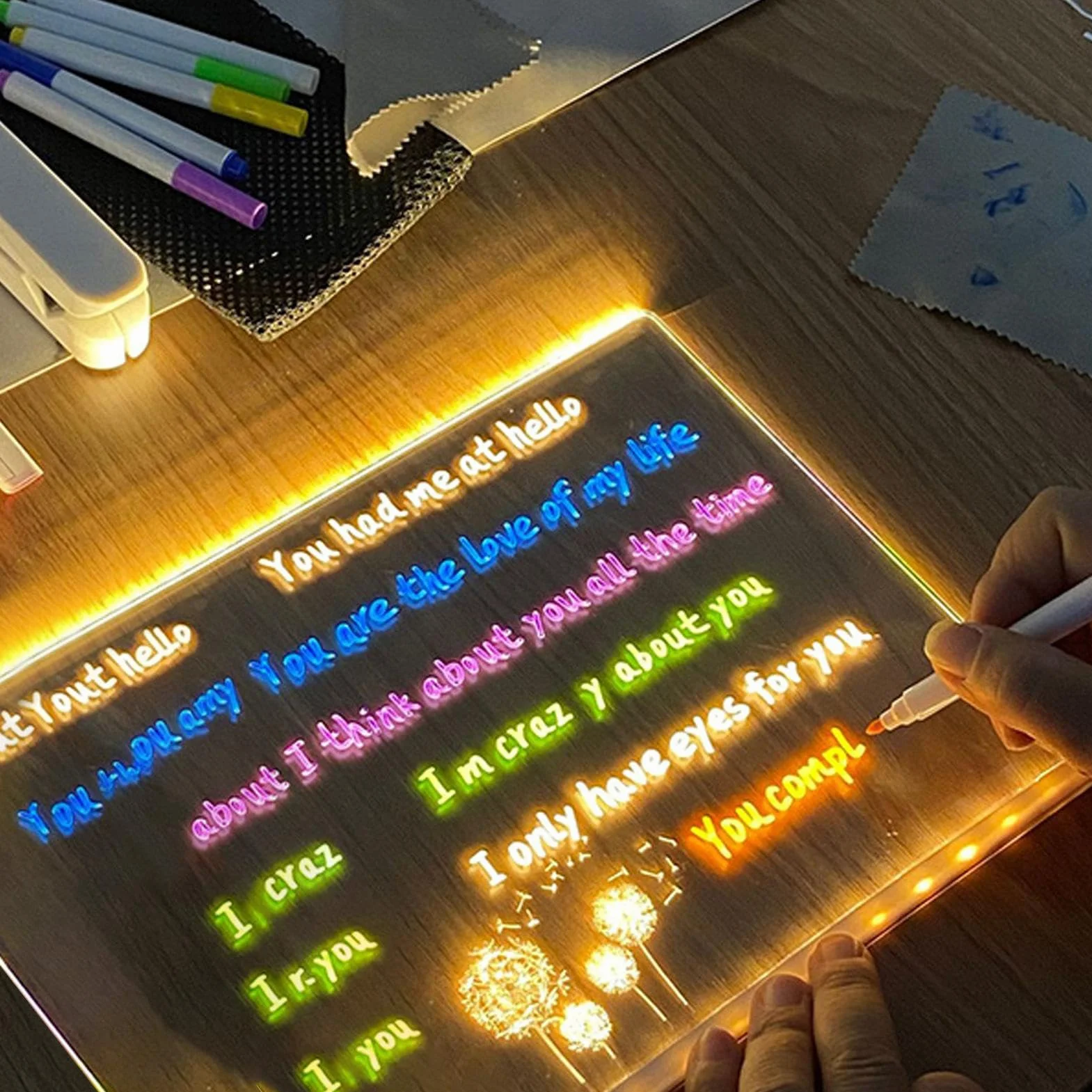 Light Up Dry Erase Board, LED Note Board ze stojakiem, Glow Writing Board USB Plug-In, akrylowa tablica wiadomości dla biznesu, tablica do rysowania LED na wesela, tablica pamięci Light-Up do domu