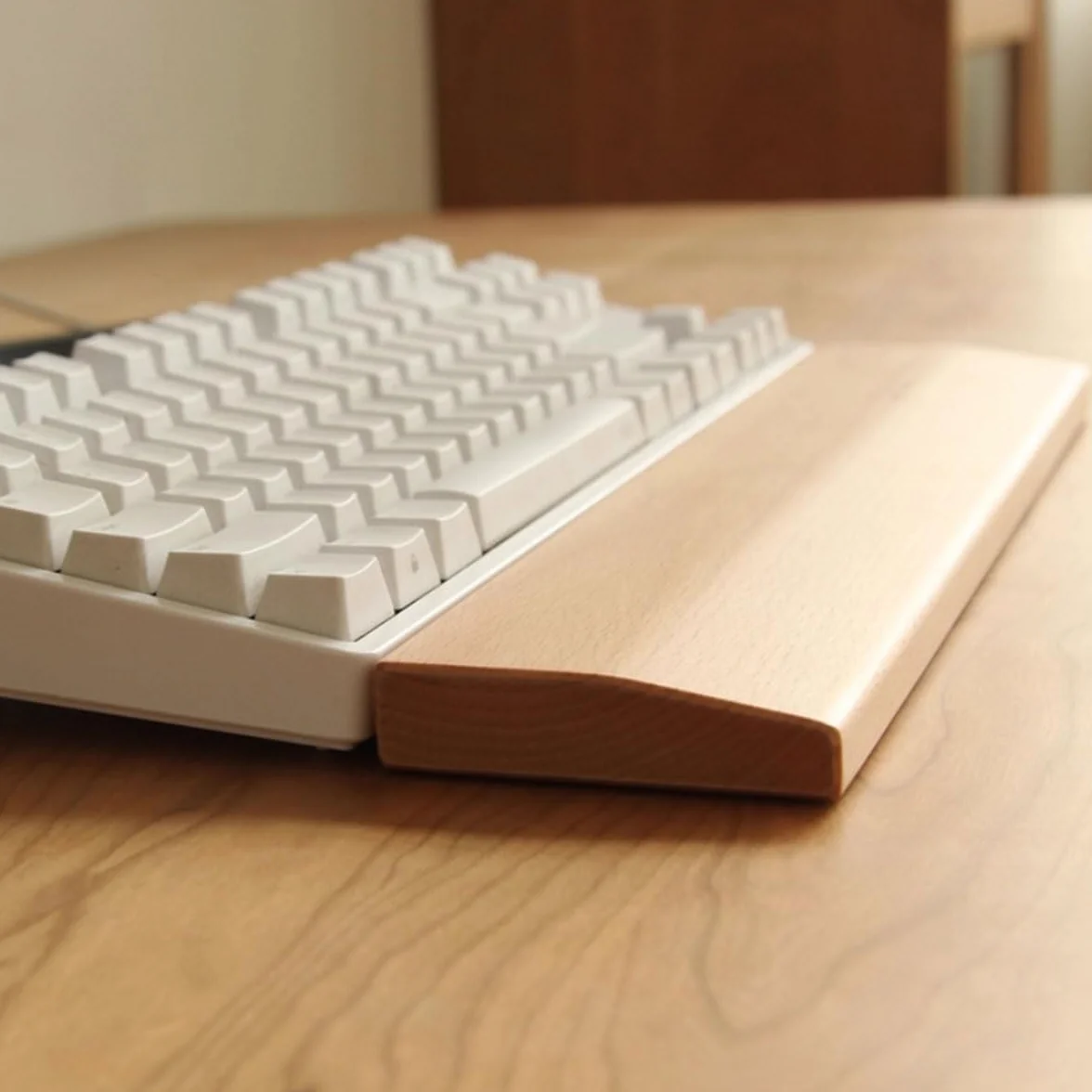 Podpórka pod nadgarstki drewniana do mechanicznej klawiatury ergonomiczna podkładka do pisania i grania buk 30 x 8 cm