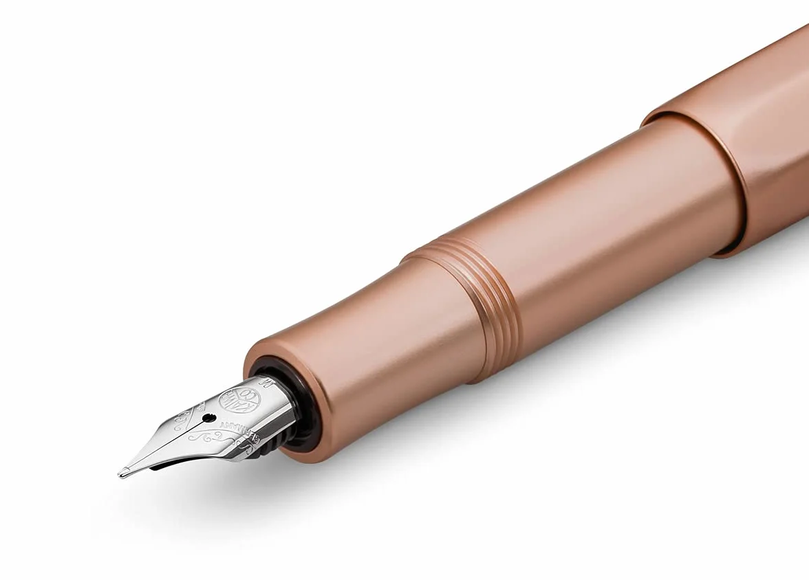 Kaweco Wieczne pióro Al Sport I luksusowe pióro wieczne premium do wkładów atramentowych z wysokiej jakości stalówką I sportowe pióro 13,5 cm, różowe złoto, szerokość stalówki: M (M)
