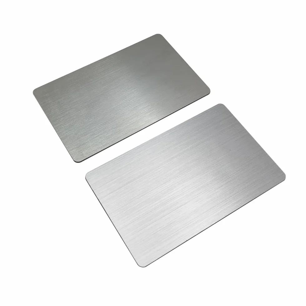 5-pak 13,56 MHz NFC puste metalowe wizytówki z PCW z 215 chipem i 504-bajtową pamięcią, laserowe dostosowywanie po stronie metalowej (szczotkowane srebro)