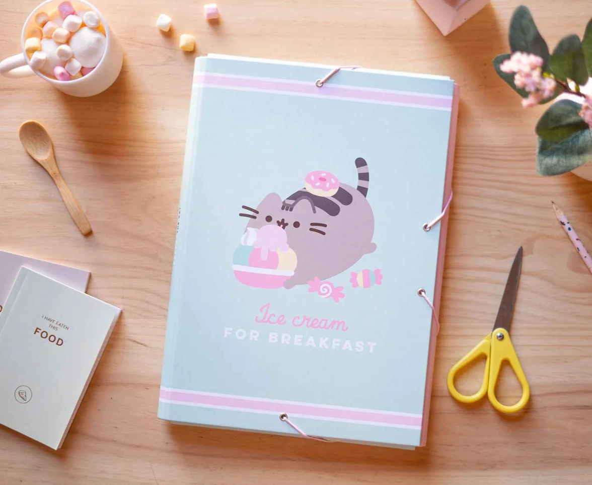 Grupo Erik: Twarda teczka Pusheen Foodie, rozszerzalna teczka na dokumenty A4, 34 x 24,5 cm, 3-klapowa teczka z gumką, teczka na dokumenty z kartonu, oficjalna licencja