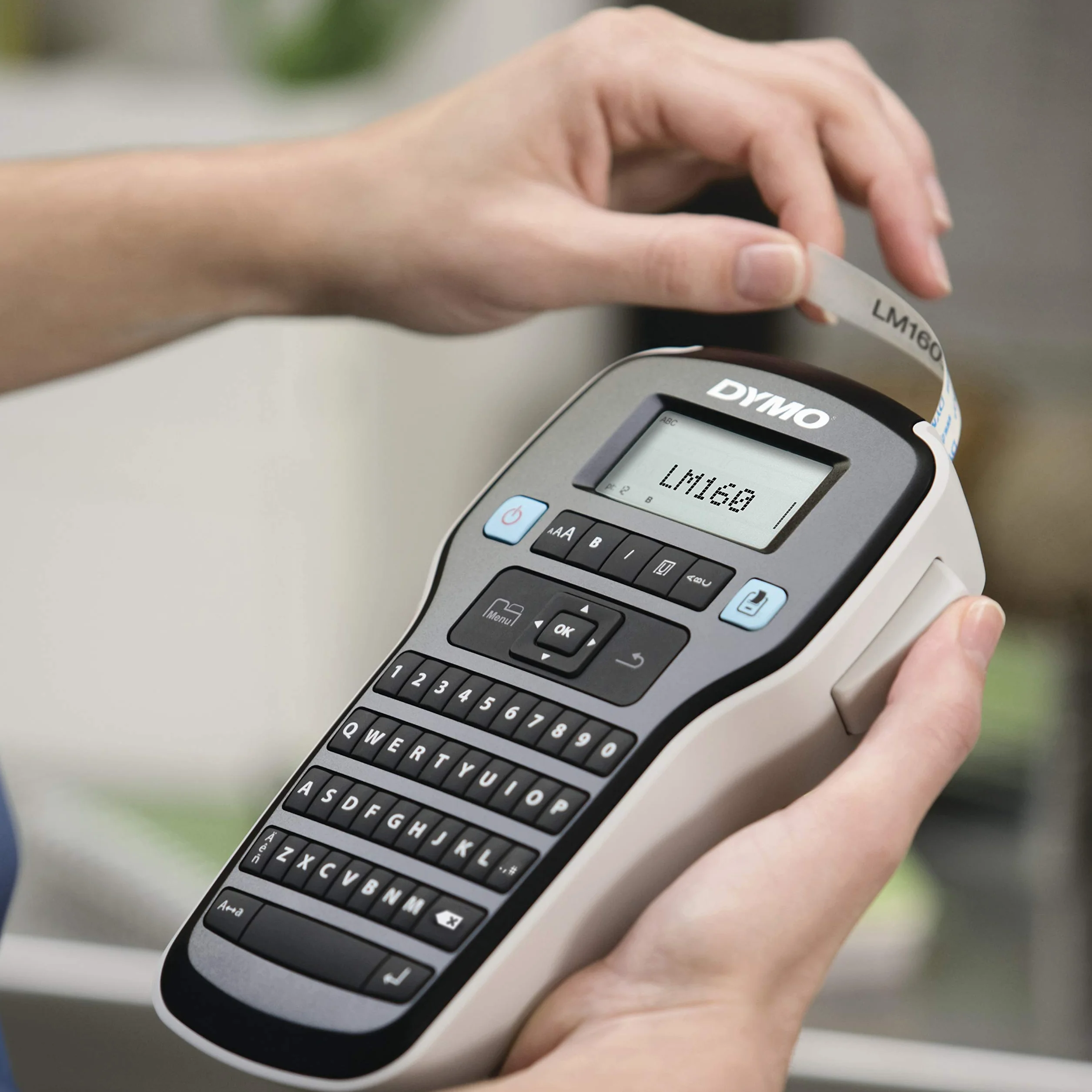 DYMO LabelManager 160 przenośne urządzenie do etykietowania, zestaw startowy, urządzenie do etykietowania z klawiaturą QWERTZ i łatwą edycją tekstu, z 3 rolkami, do etykiet D1 o szerokości 6, 9 i 12