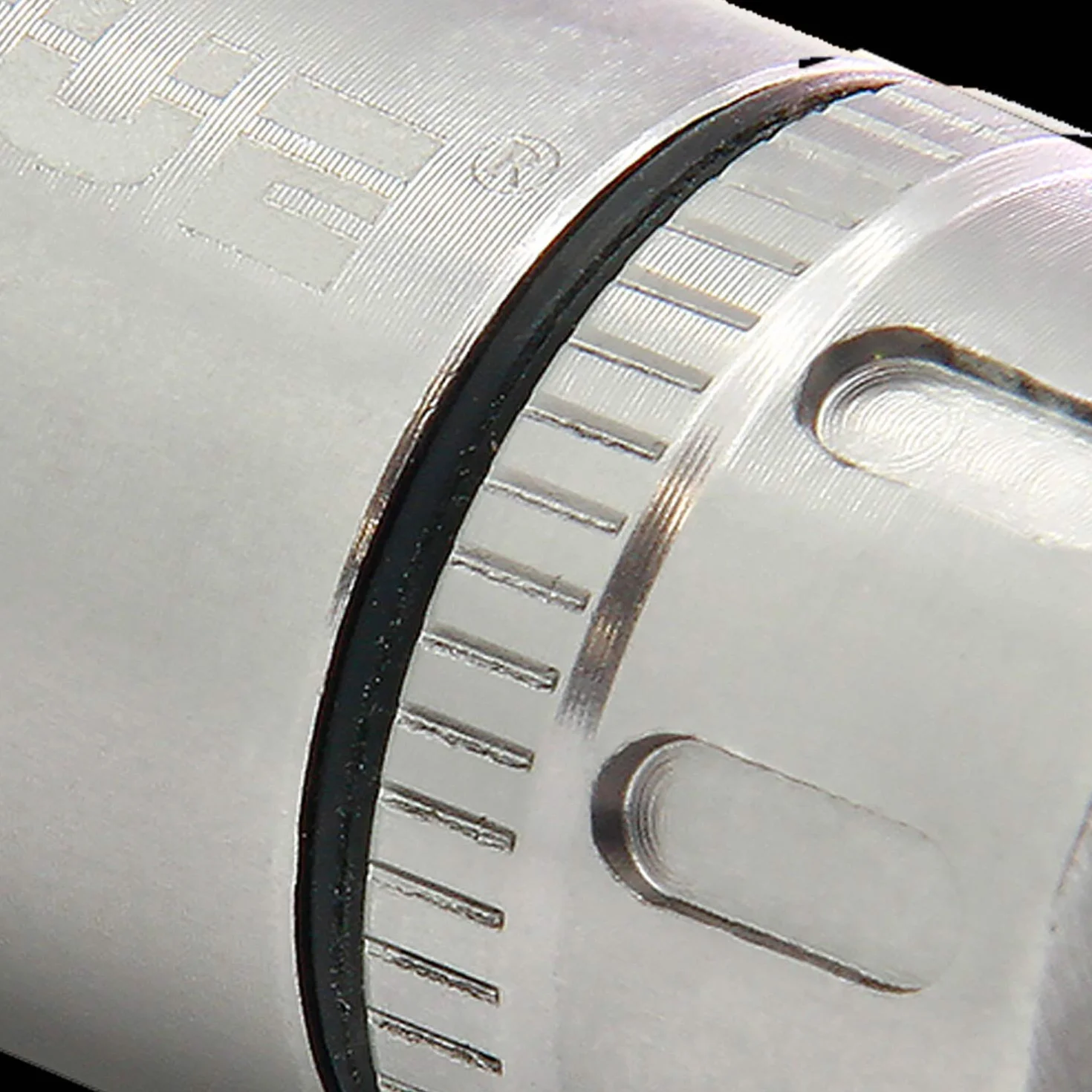 True Cashstash+ awaryjna kapsuła gotówki z anodowanego aluminium lotniczego, jest mała jak klucz i wodoszczelna, wymiary: 4,3 x 1,6 x 1,6 cm, 400230