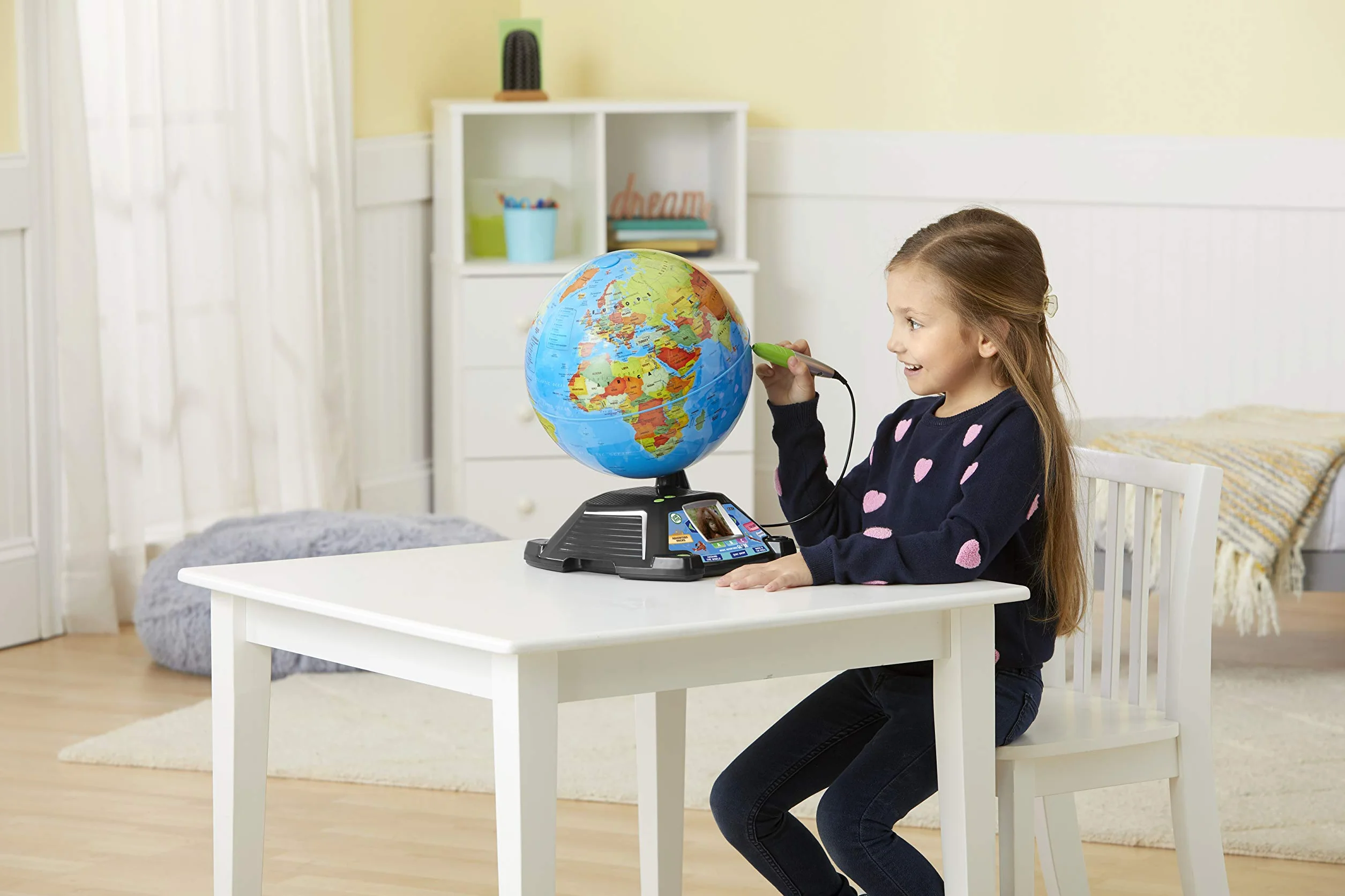 LeapFrog Magiczny świat przygod, interaktywny globus dla dzieci, edukacyjny inteligentny globus dla dzieci z ekranem LCD 2,7", zabawki dla dzieci z grami i zajęciami, odpowiednie dla 5, 6, 7 lat