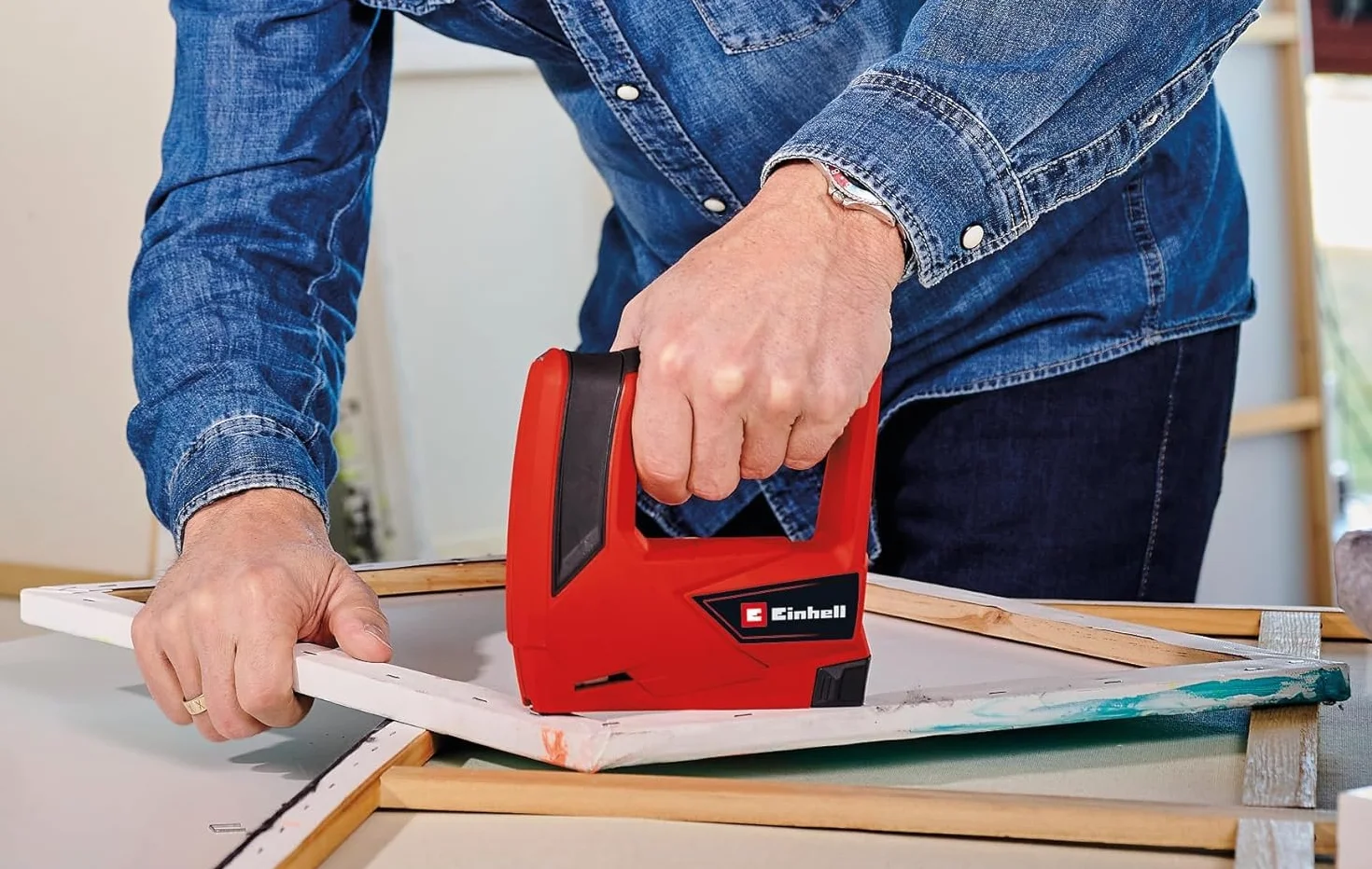 Einhell Zszywacz akumulatorowy TC-CT 3,6 Li (3,6 V, 1,3 Ah, 30 strzałów/min, ergonom. Softgrip, bezpieczny nos, dostawa wraz z metalowym pudełkiem, ładowarką i zszywkami)